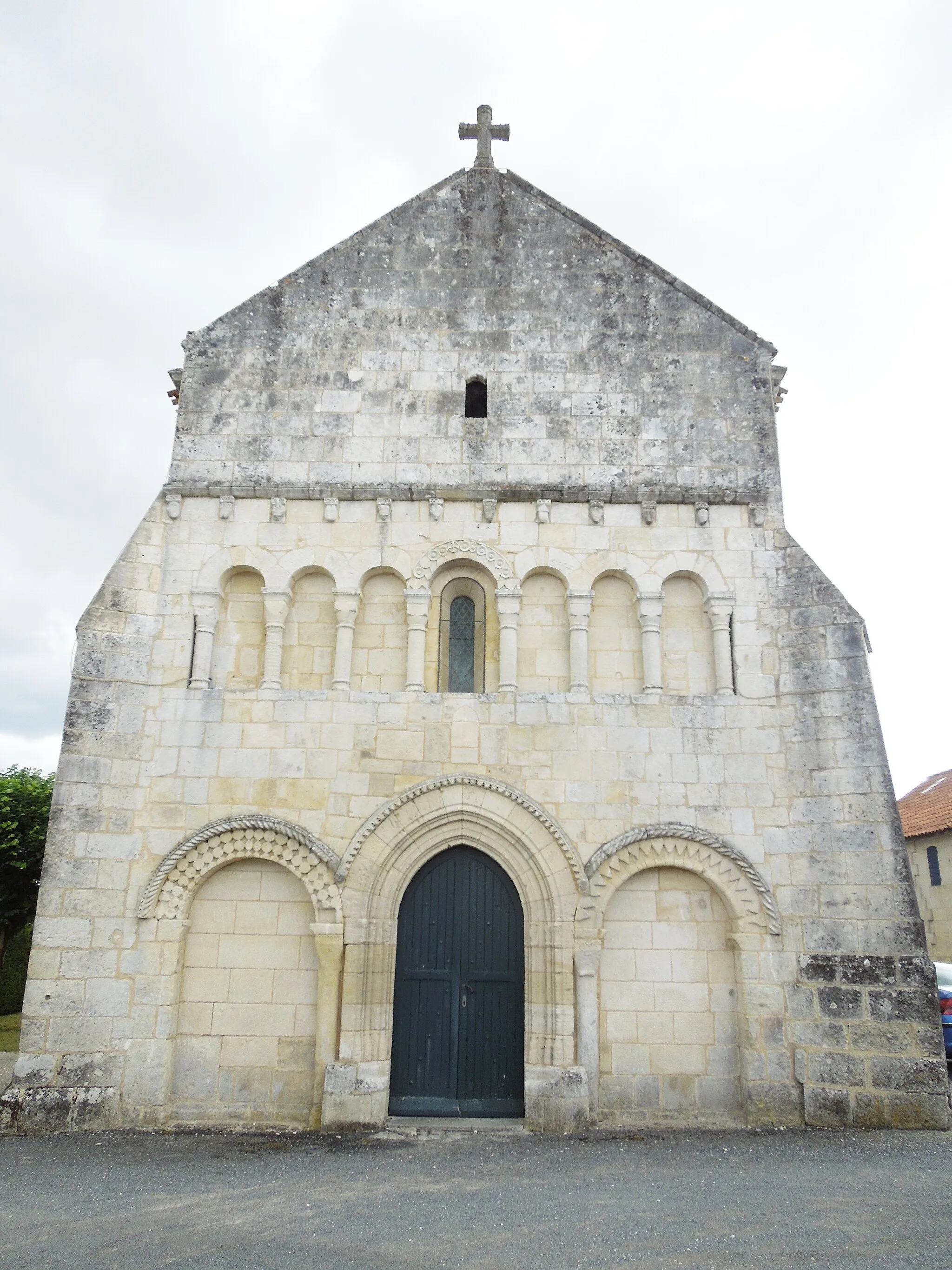 Photo showing: Reaux: church Saint-Vincernt