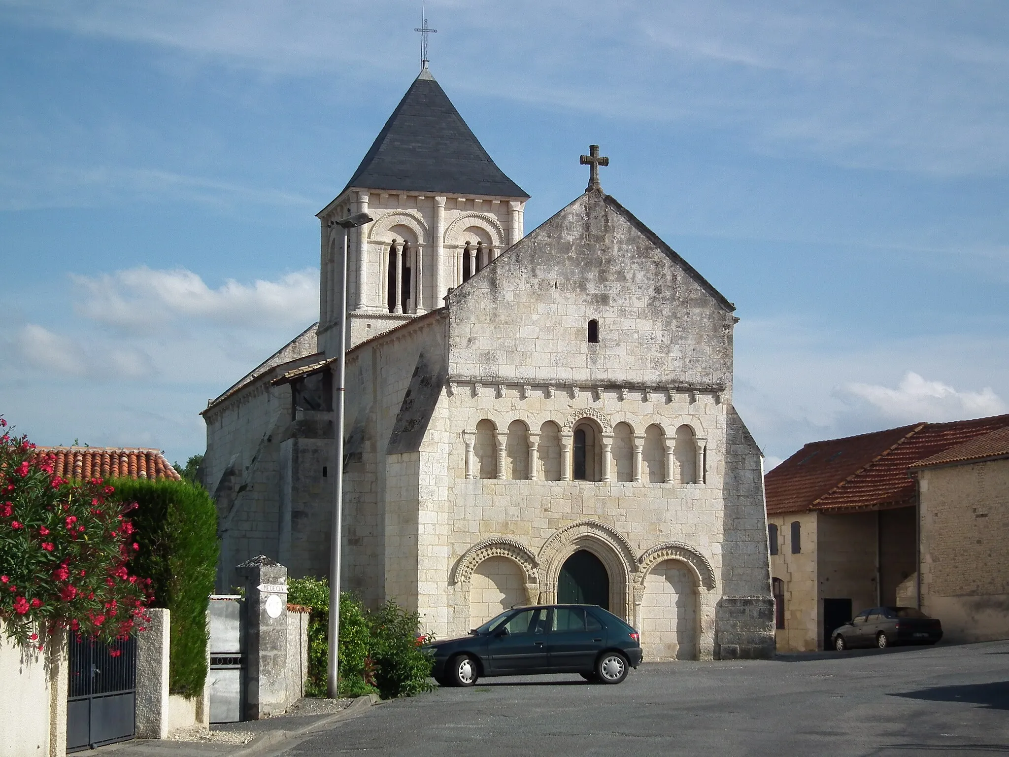 Photo showing: This building is inscrit au titre des monuments historiques de la France. It is indexed in the base Mérimée, a database of architectural heritage maintained by the French Ministry of Culture, under the reference PA00104855 .