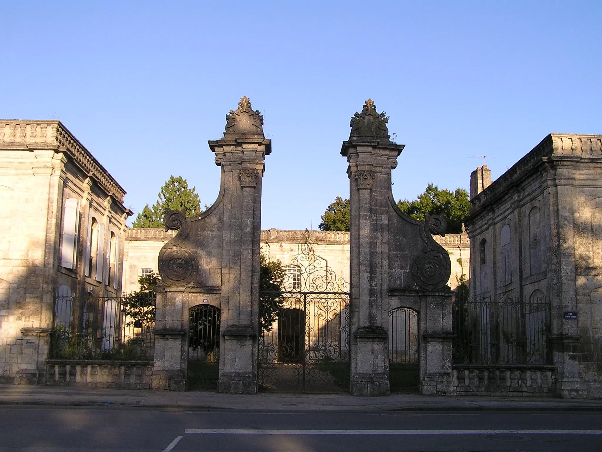 Photo showing: abbaye Notre-Dame de La Couronne (Charente)