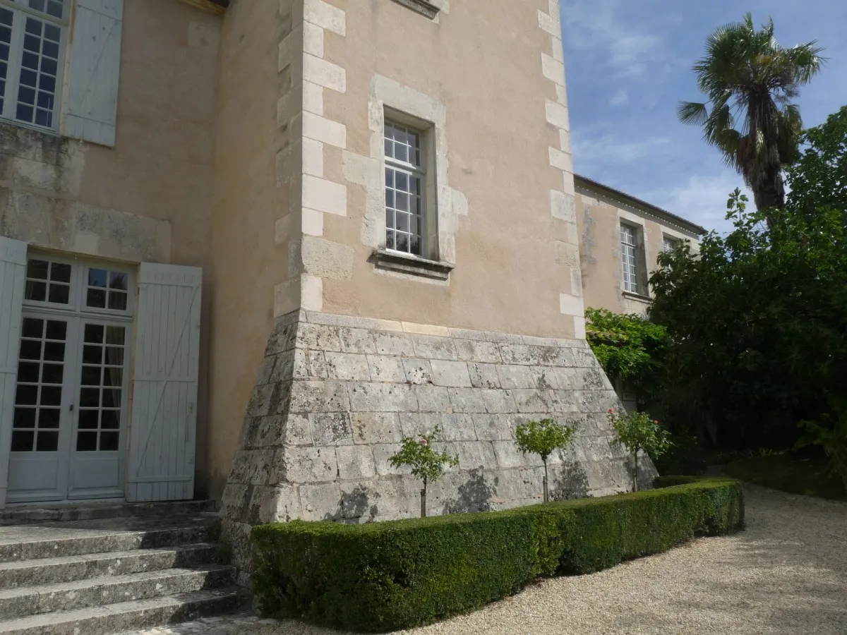 Photo showing: château de Beaulon, St-Dizant-du-Gua, Charente-Maritime, France