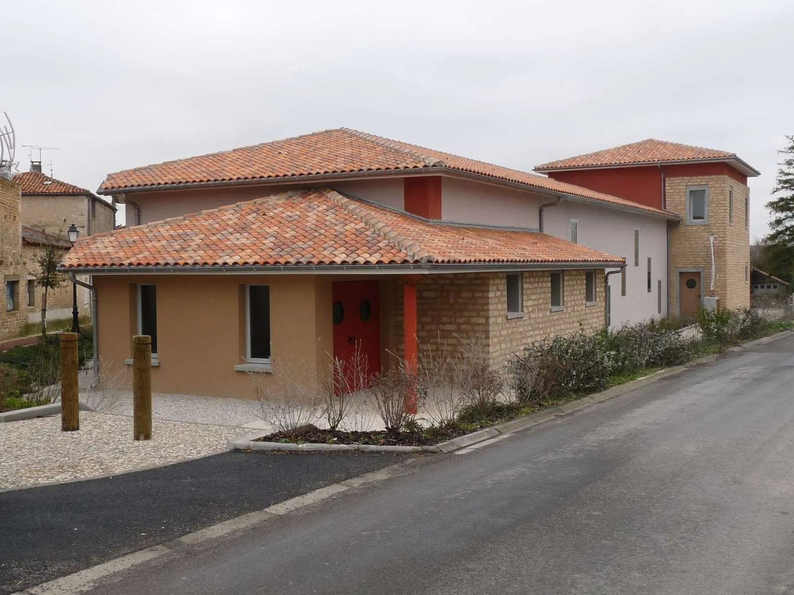 Photo showing: centre culturel et salle des fêtes "la Salamandre", Salles-de-Villefagnan, Charente, France