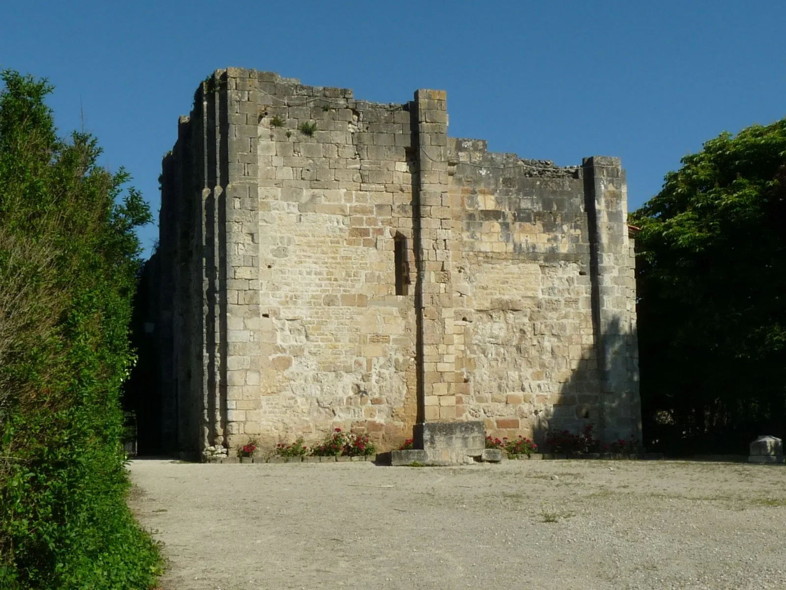 Photo showing: old castle and keep of Montignac, Charente, SW France