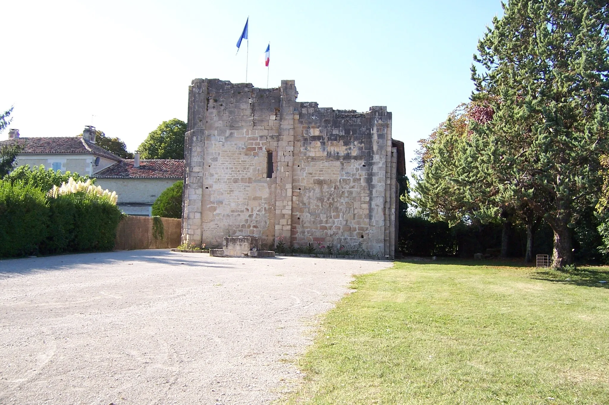 Photo showing: France - Charente - Montignac - Le donjon