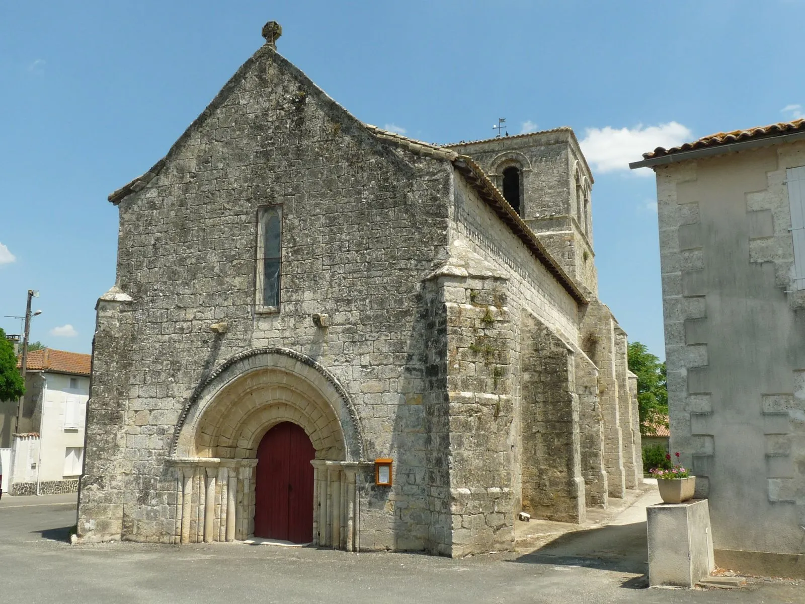Photo showing: church of Marsac (16), France