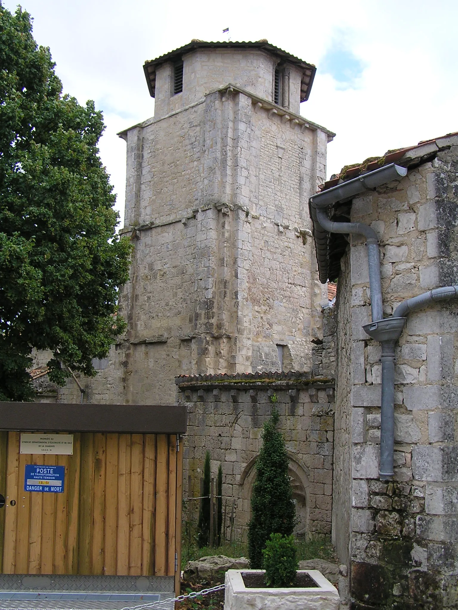 Photo showing: église de Vouharte