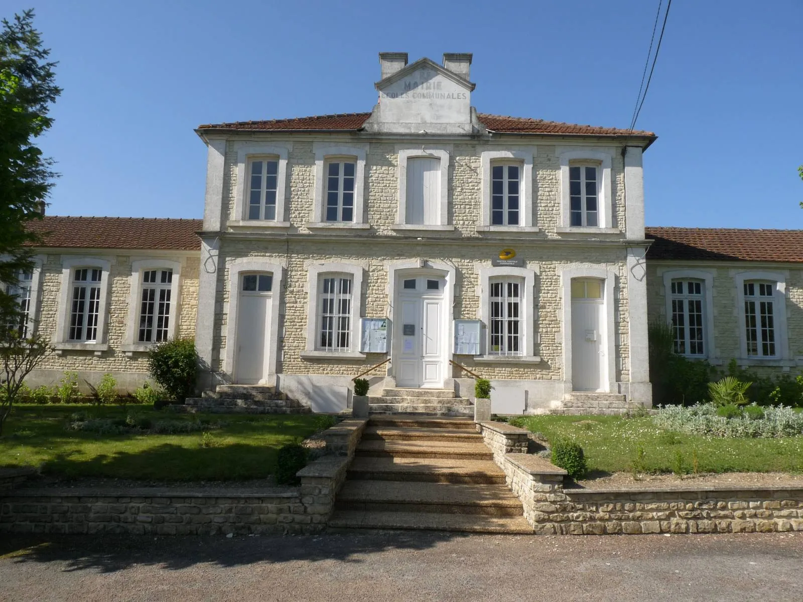 Photo showing: Mairie de Xambes, Charente, France
