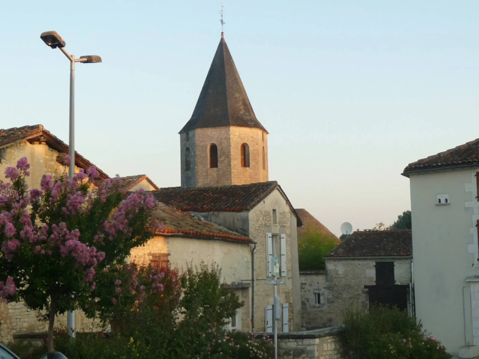 Photo showing: église de Champniers (16), France