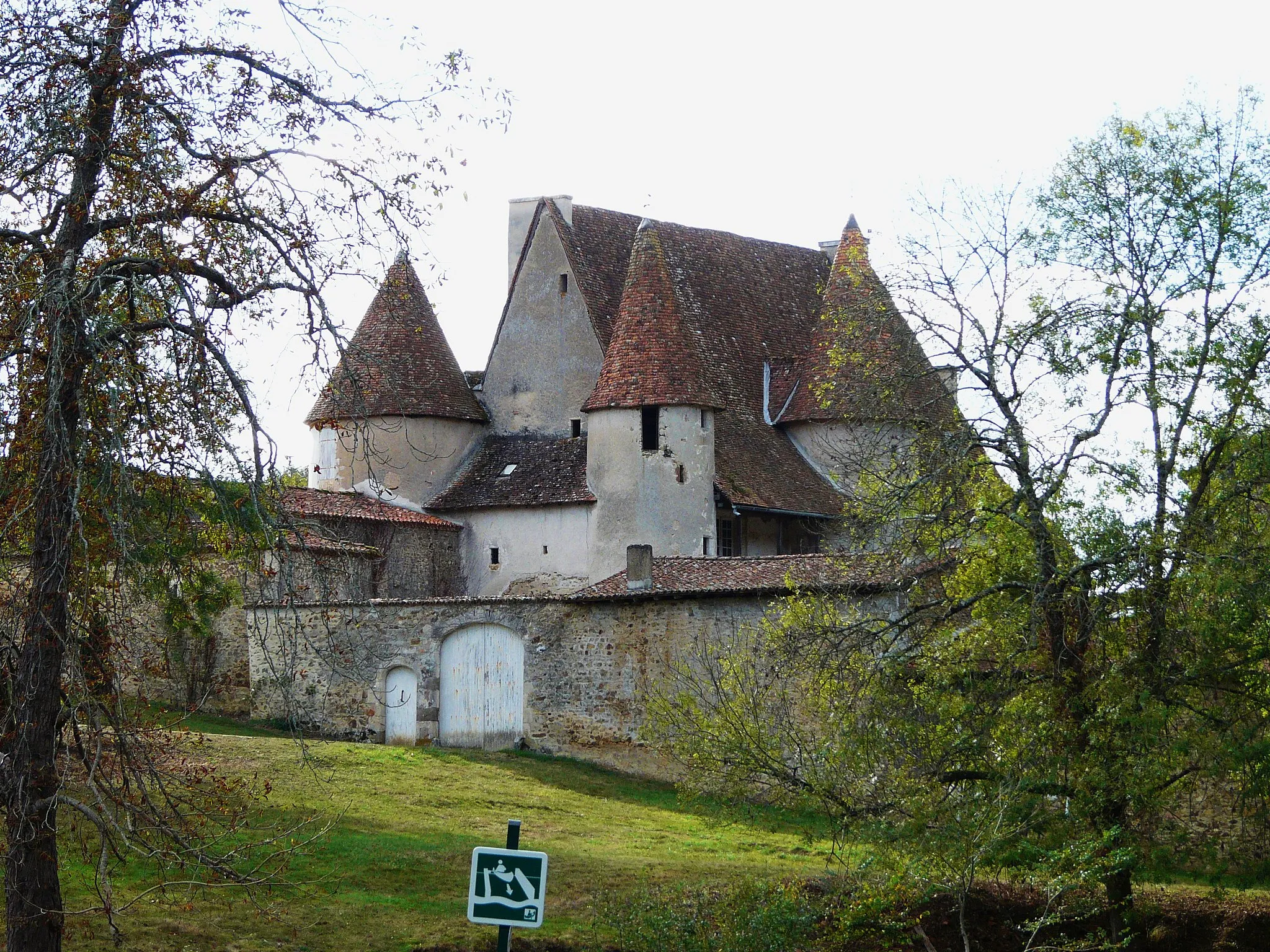 Photo showing: Le château de Chabrot vu depuis le nord-est, Montbron, Charente, France
