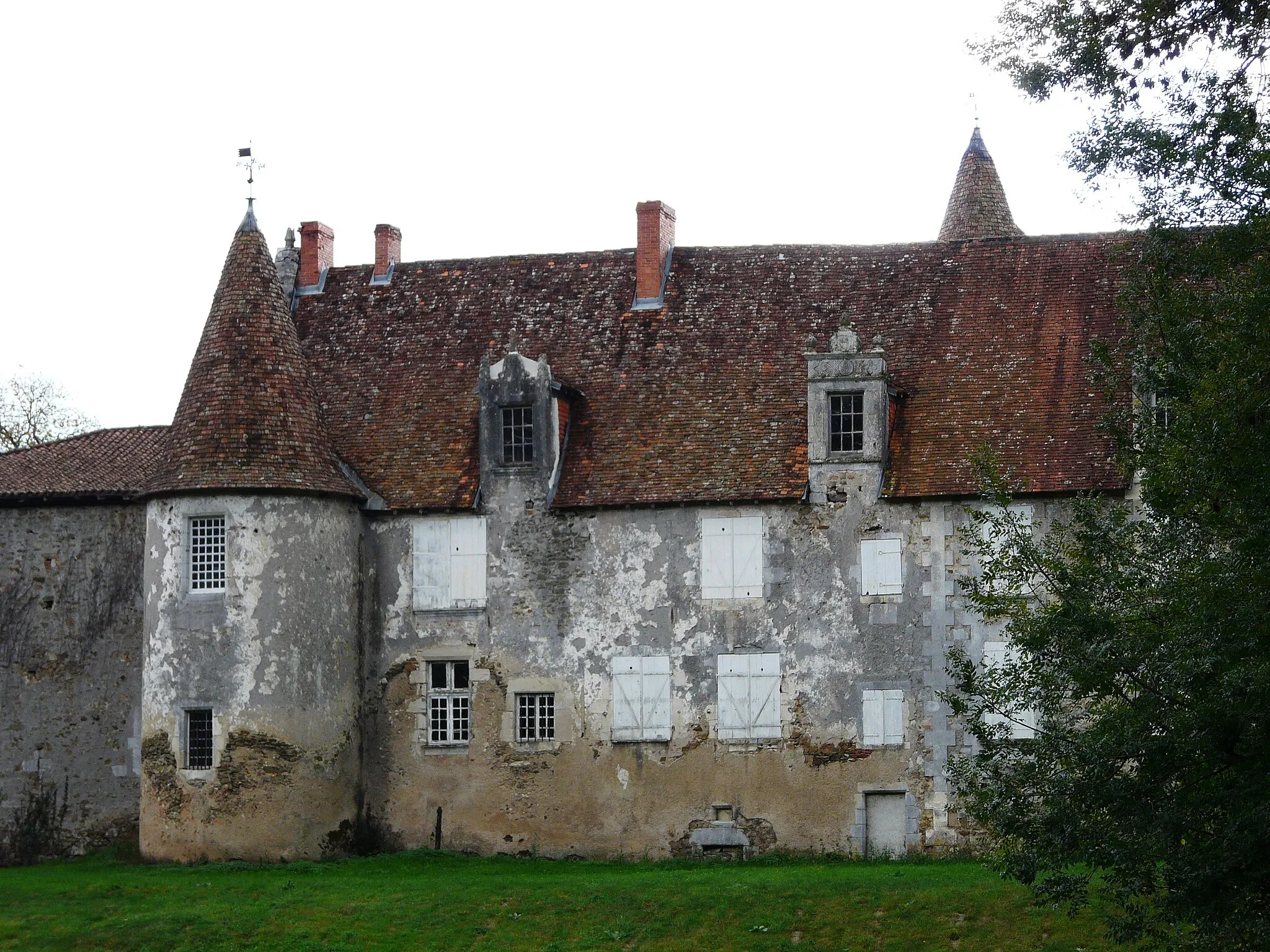 Photo showing: La façade nord du château de Ferrières, Montbron, Charente, France