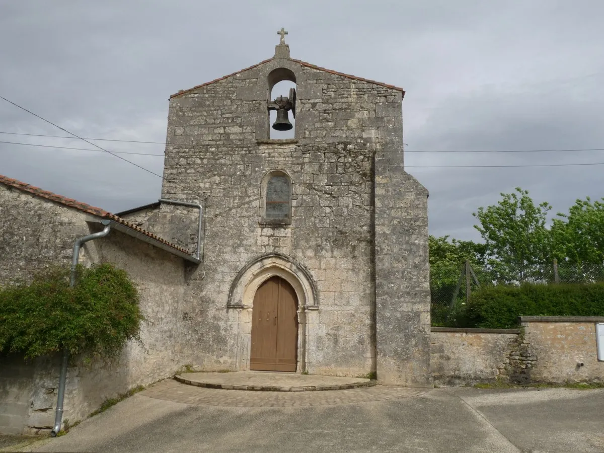 Photo showing: Eglise de St-Amant-de-Nouère, Charente, France