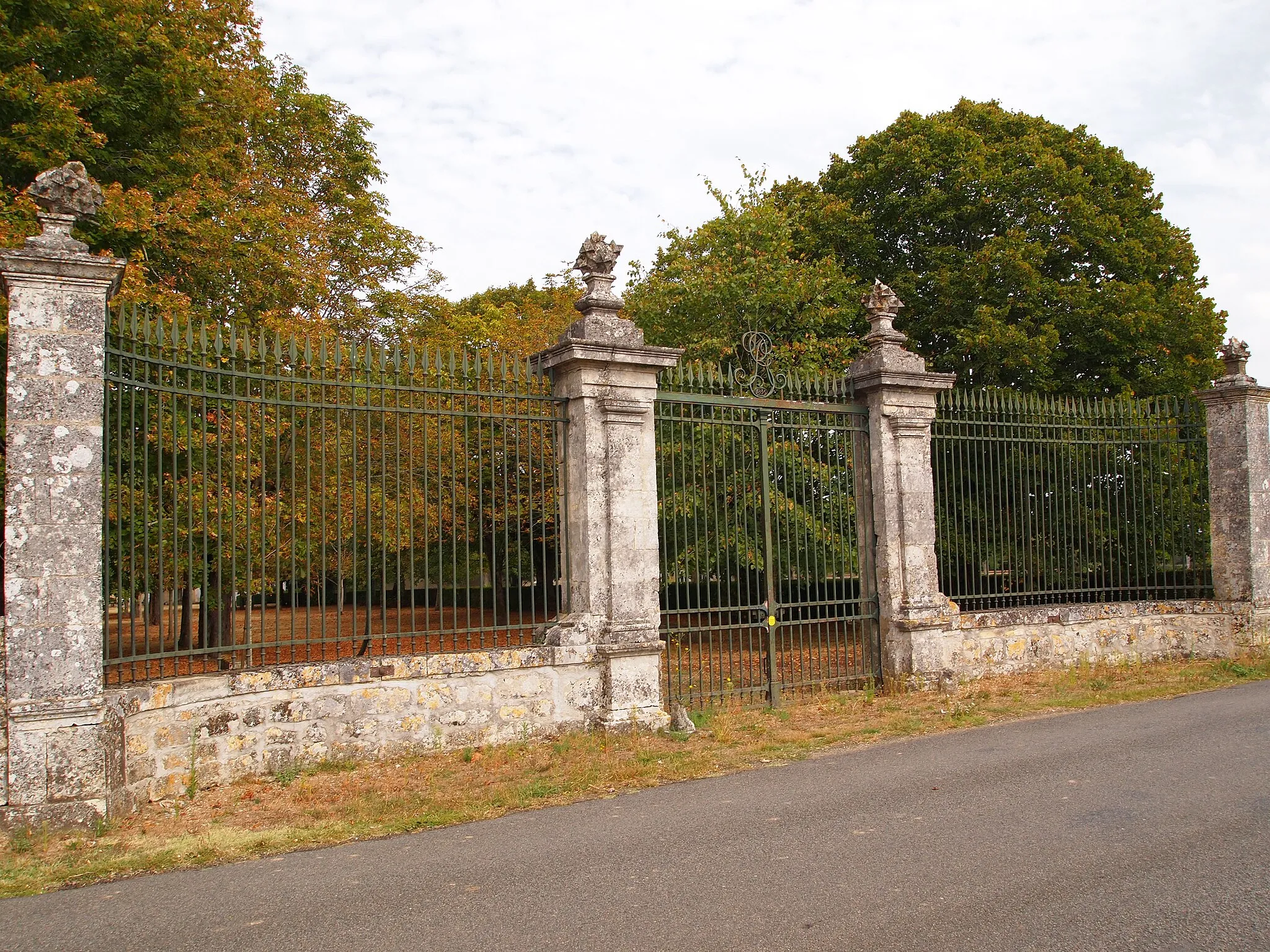 Photo showing: Logis de Ribérolles, à Rivières en Charente (France) (inscrit, 2010)