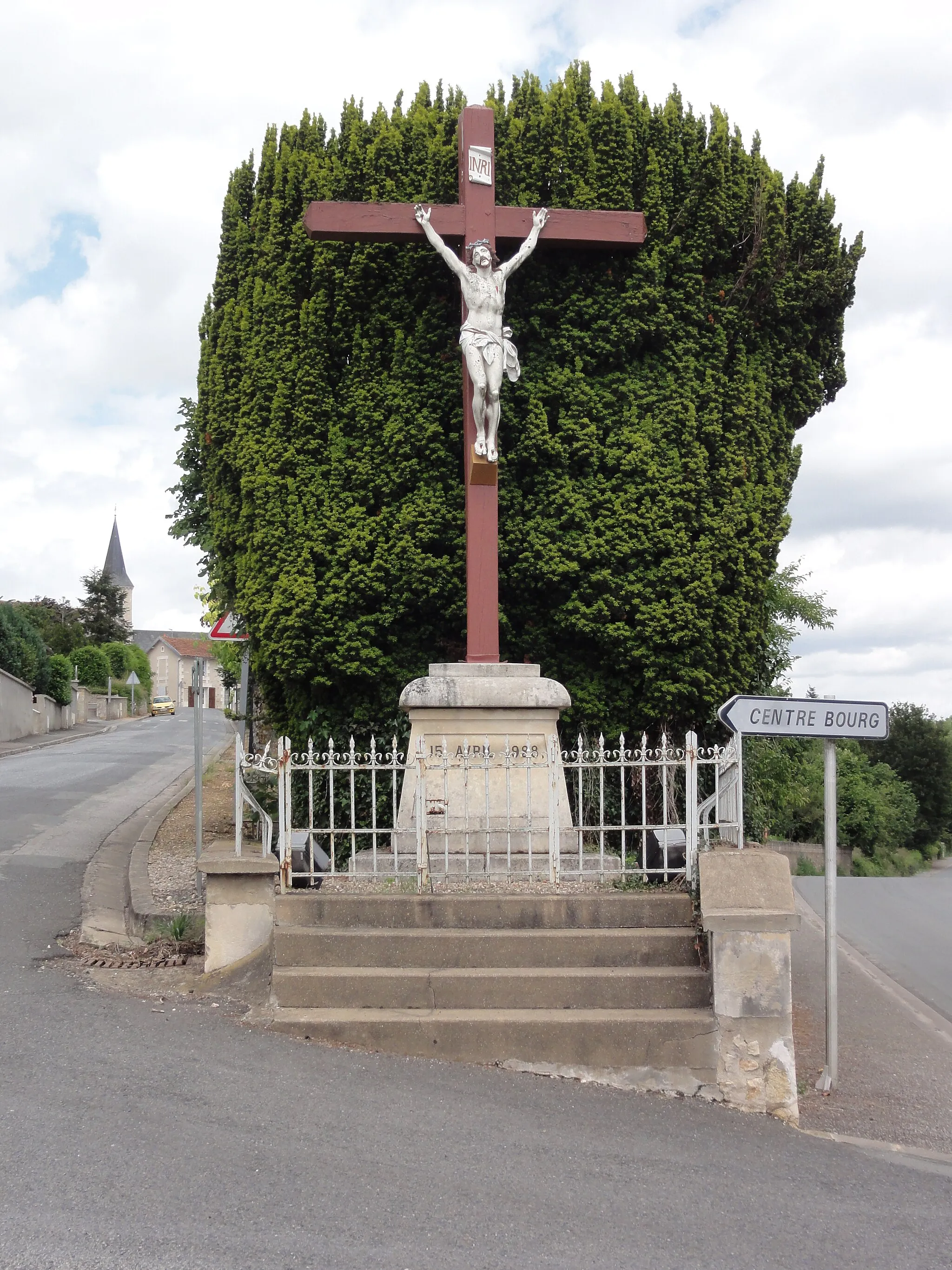 Photo showing: La Chapelle-Montreuil (Vienne) Croix de chemin