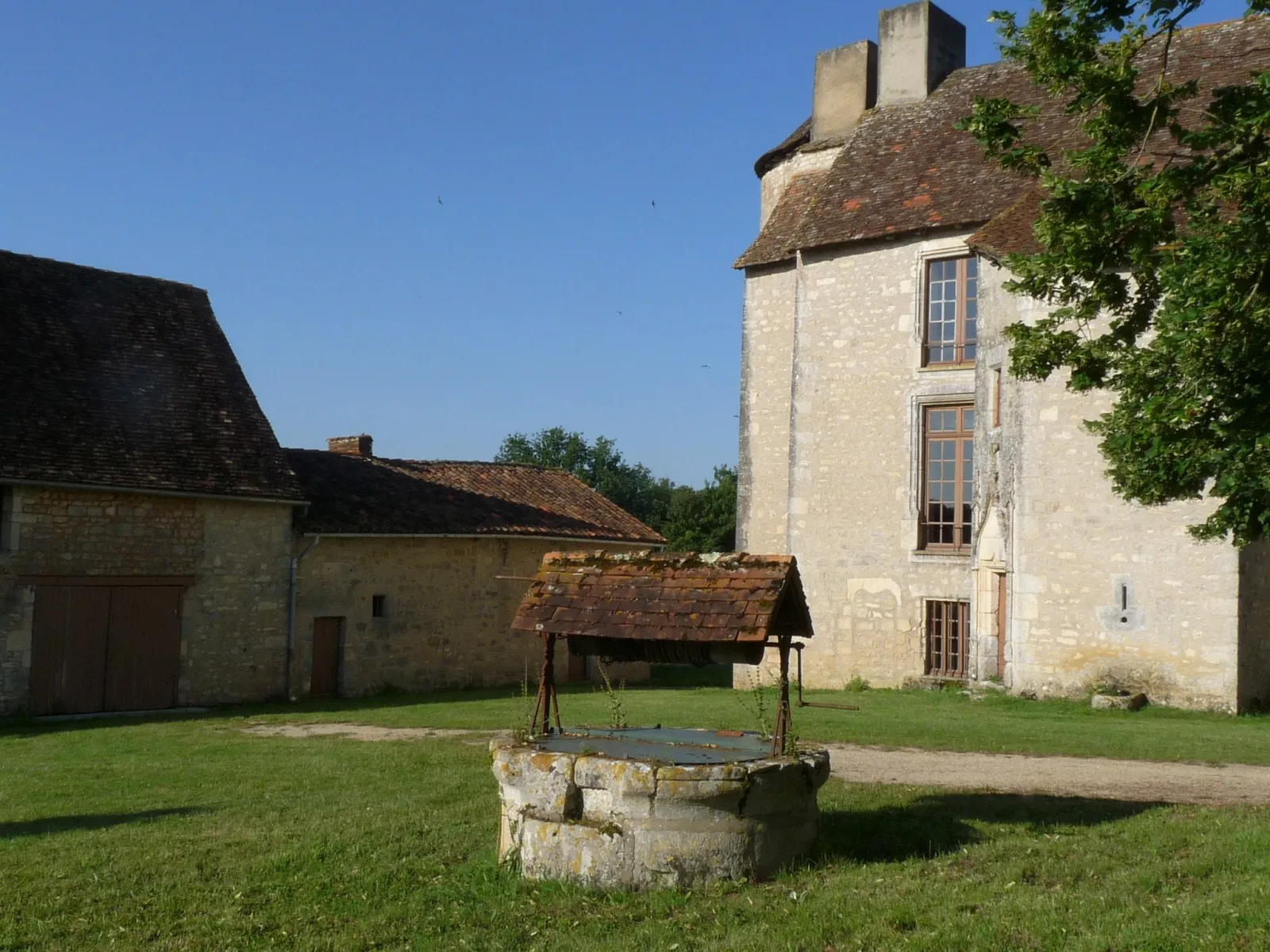 Photo showing: Château de Bourgon, Valence, Charente, France
