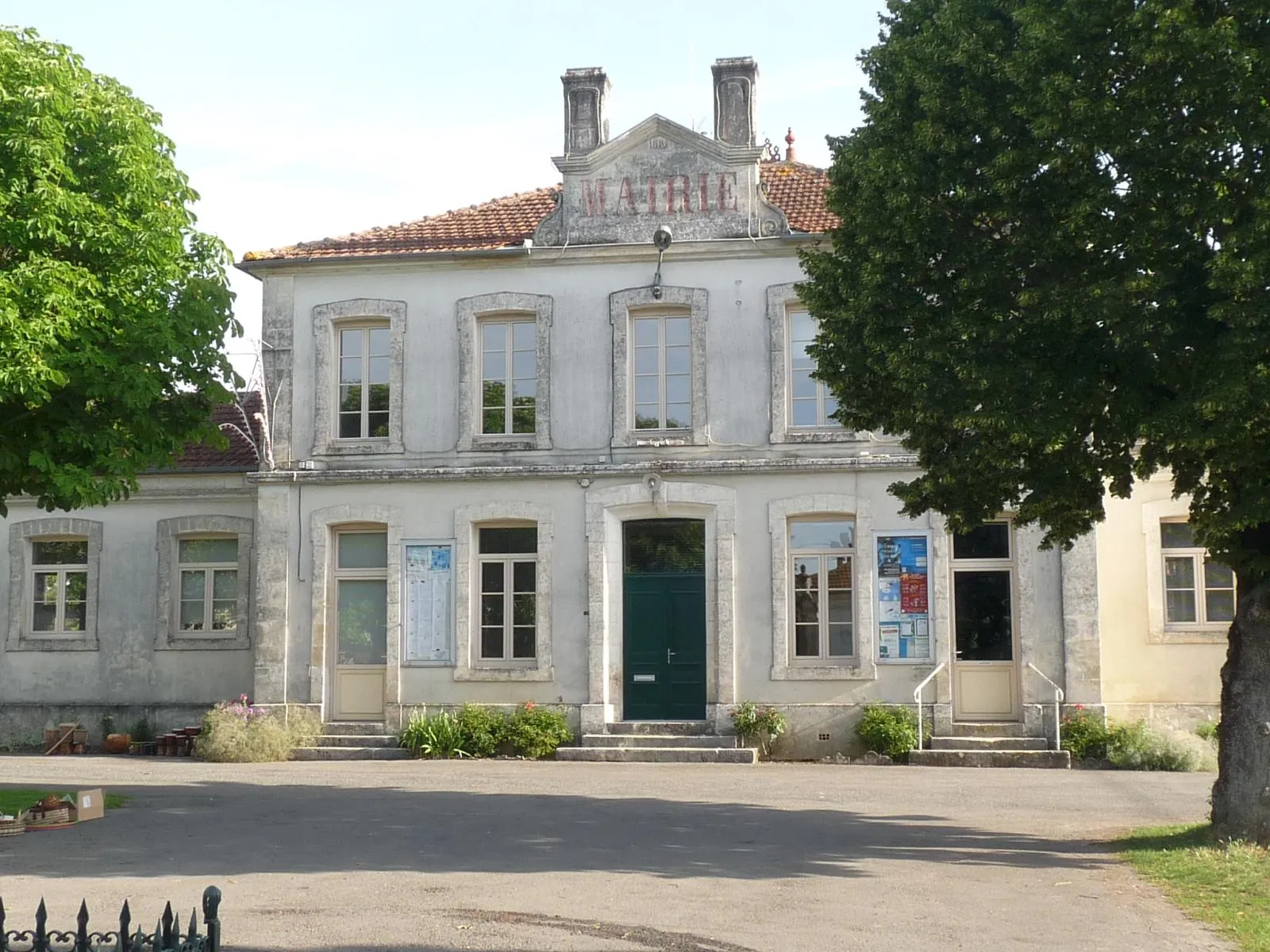 Photo showing: Mairie de Coulgens