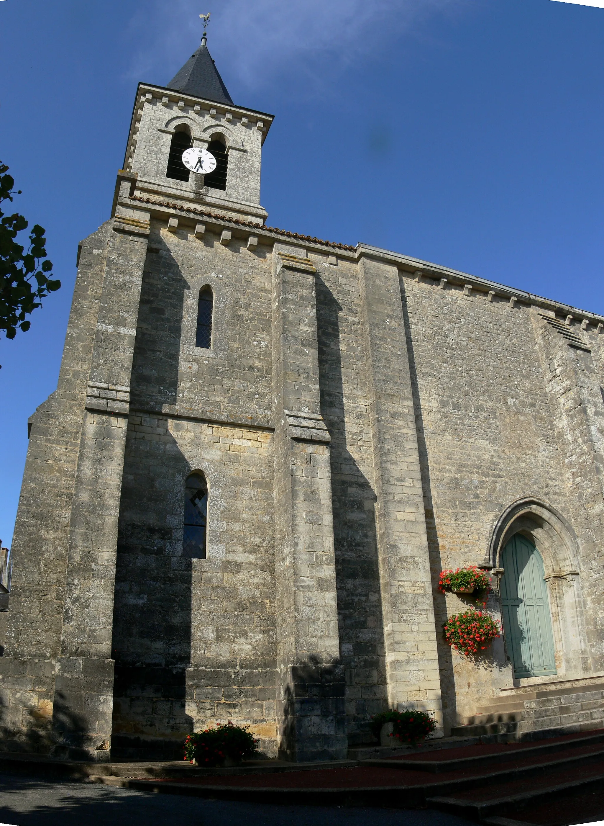 Photo showing: Église Saint-Pierre de Sanxay
