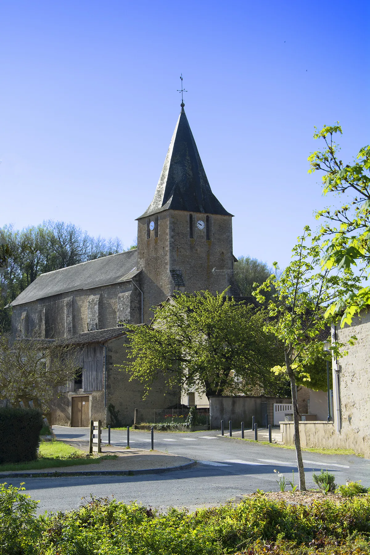 Photo showing: Celle-Lévescault's church.