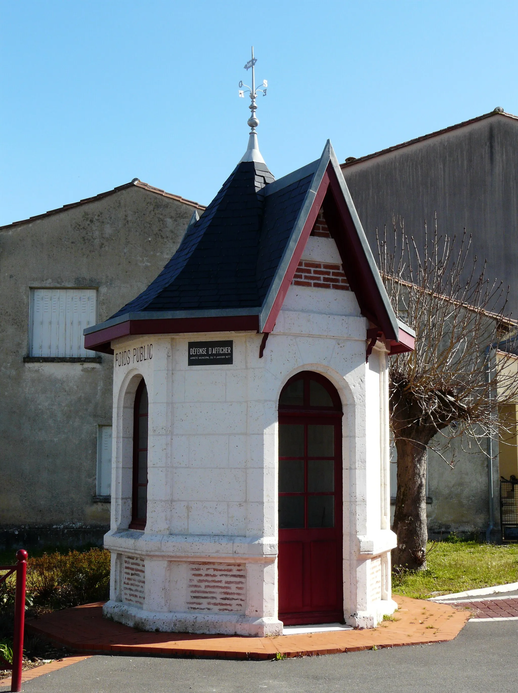 Photo showing: Ancienne guérite du poids public, Saint-Barthélemy-de-Bellegarde, Dordogne, France.