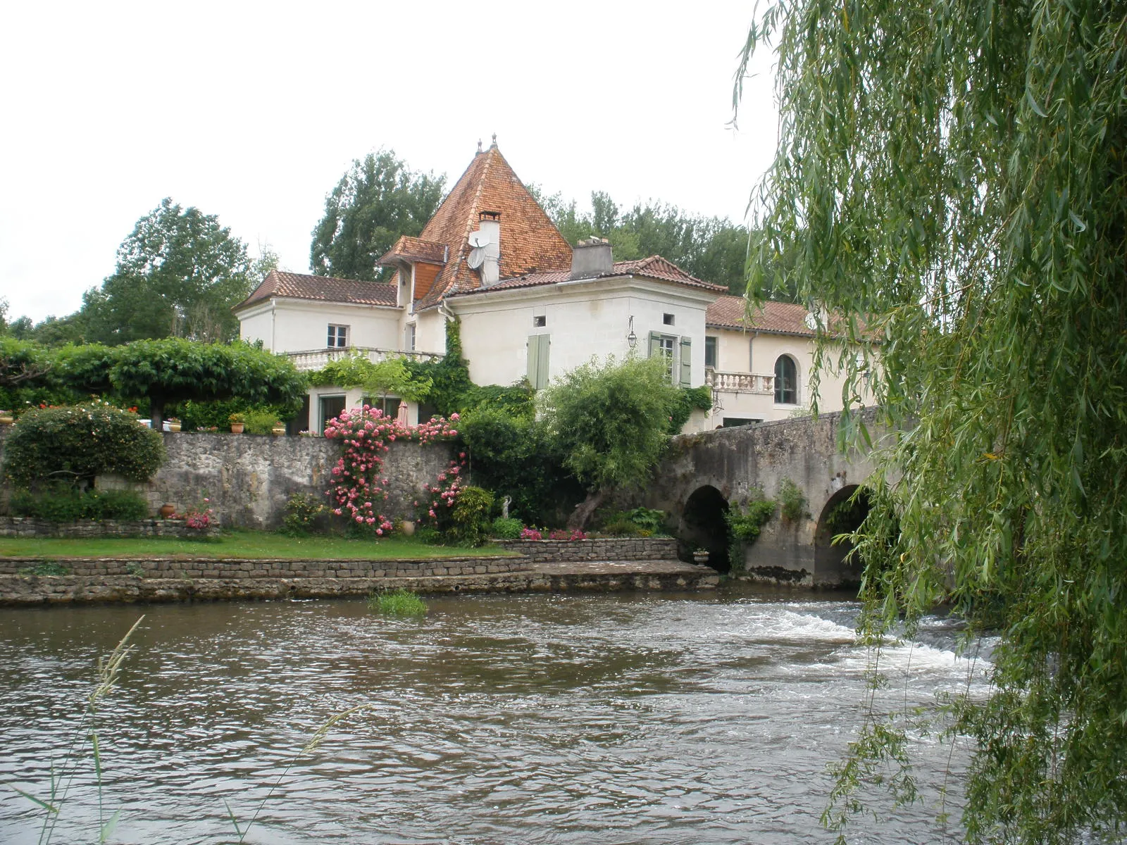 Photo showing: Moulin de Saint-Aulaye