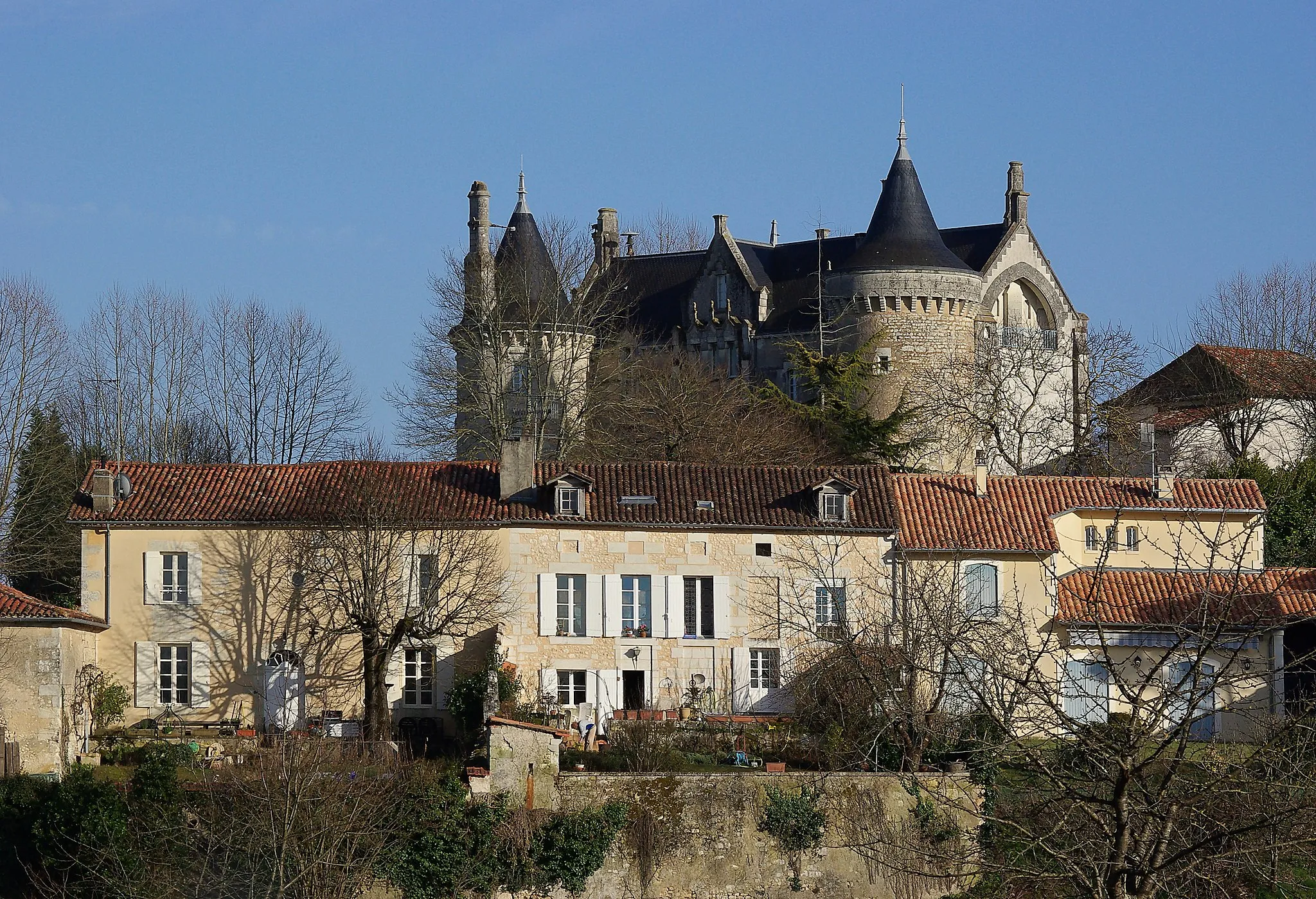 Photo showing: This building is indexed in the base Mérimée, a database of architectural heritage maintained by the French Ministry of Culture, under the reference IA24000748 .