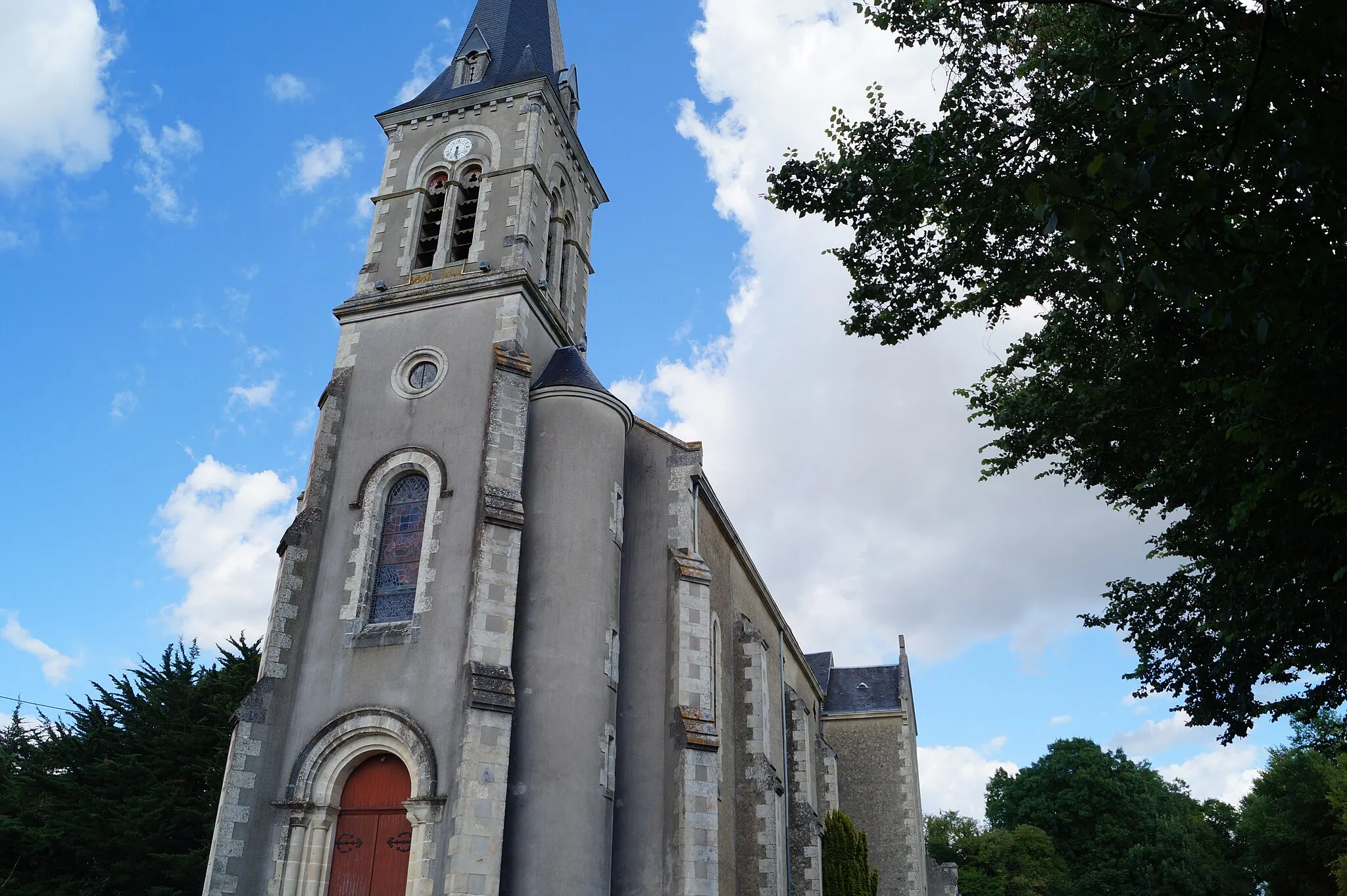 Photo showing: L’église Saint-Martin du Gué-de-Velluire depuis la rue de l’Église.