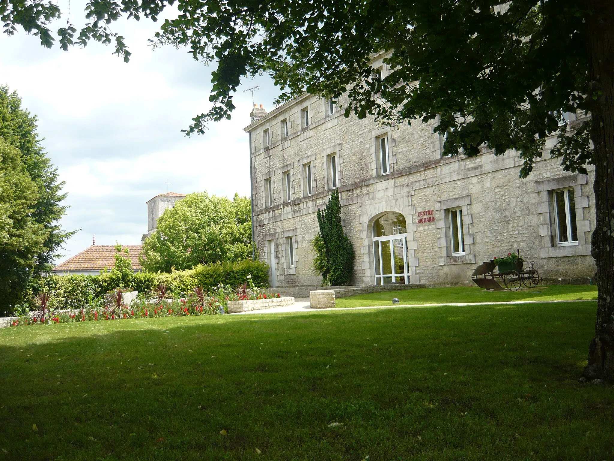 Photo showing: Le parc du Centre Richard de Tonnay-Charente