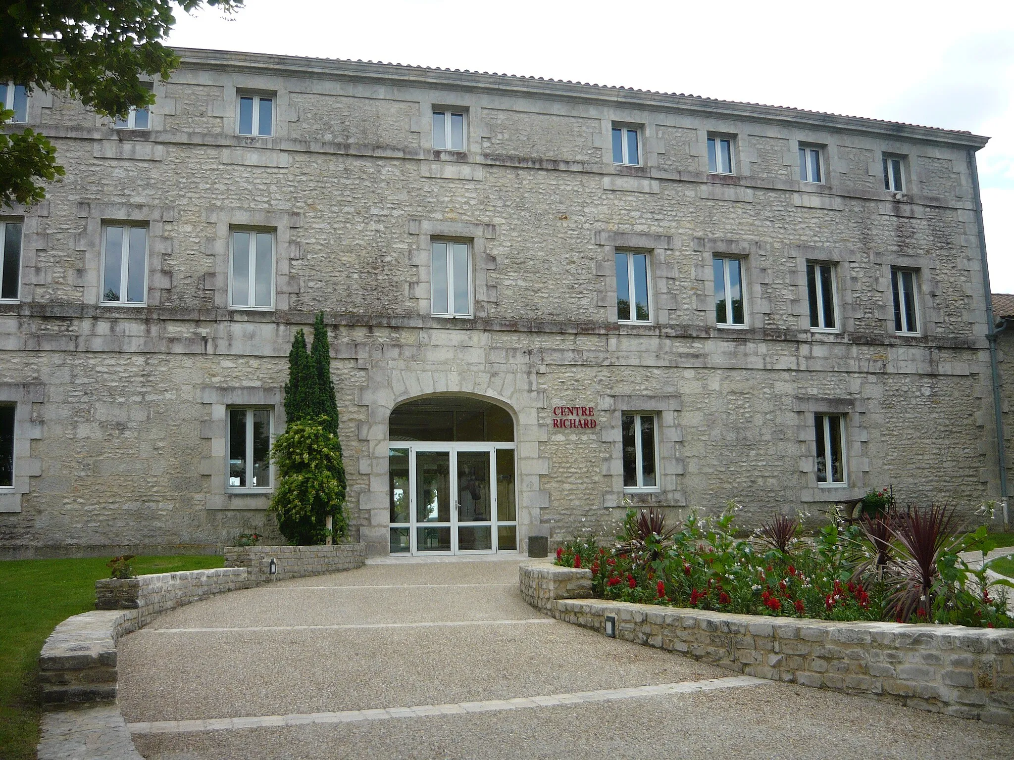Photo showing: Vue d'ensemble du Centre Richard de Tonnay-Charente