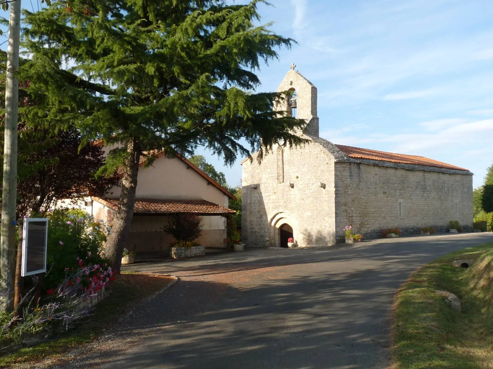 Photo showing: église de St-Sulpice-de-Ruffec, Charente, France