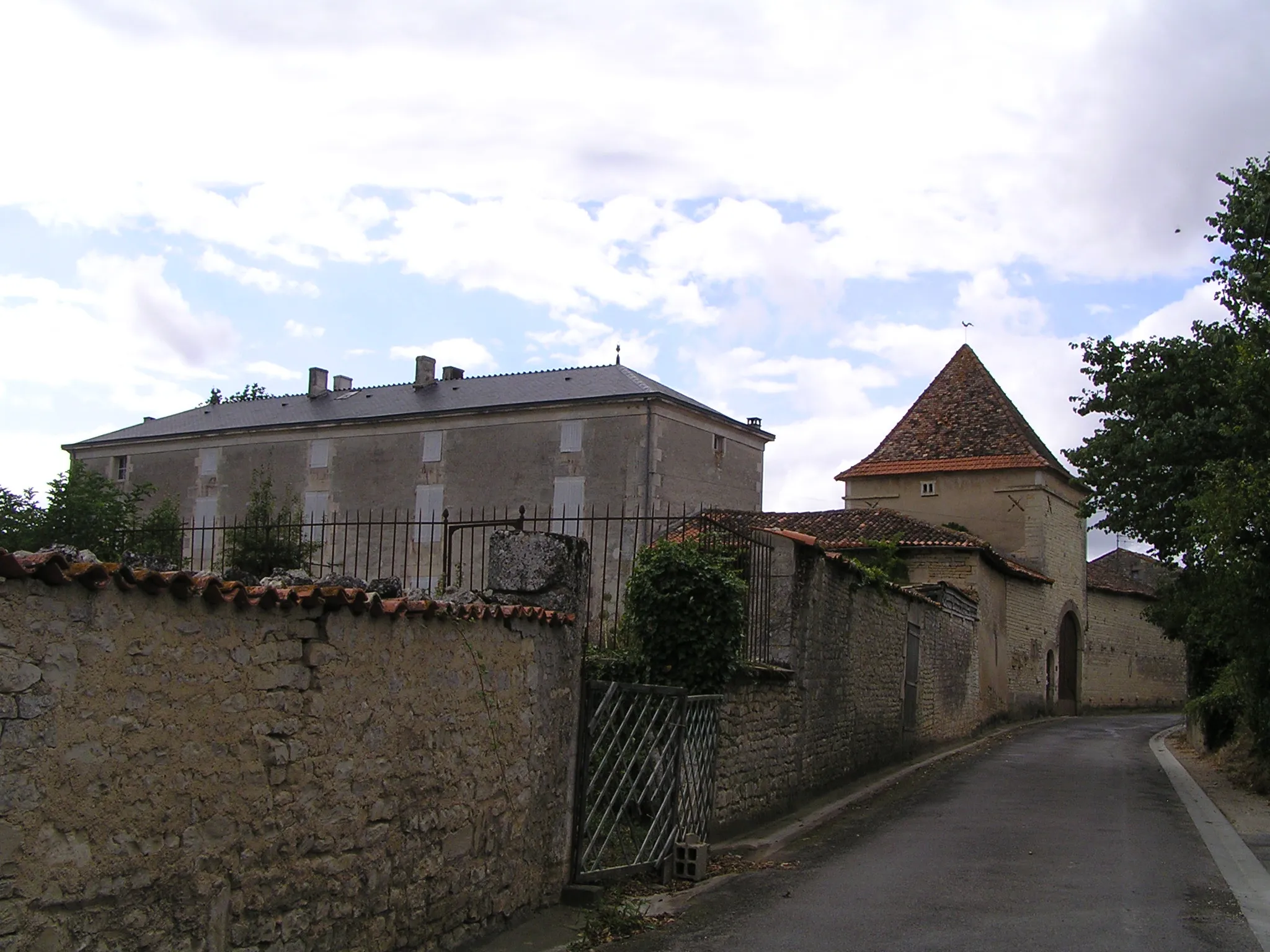 Photo showing: pigeonnier à Ambérac