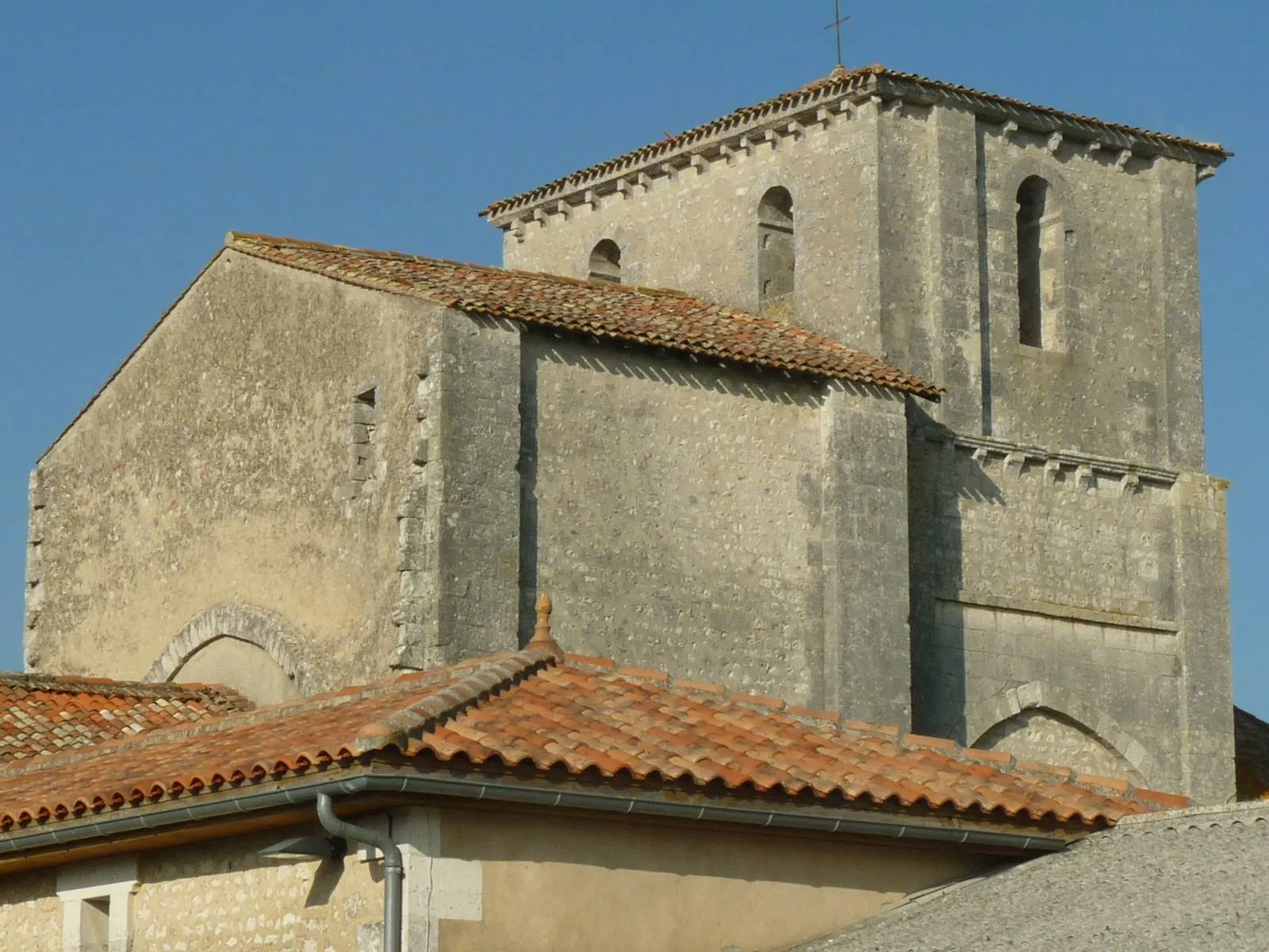 Photo showing: romanesque church of Péreuil, Charente, SW France