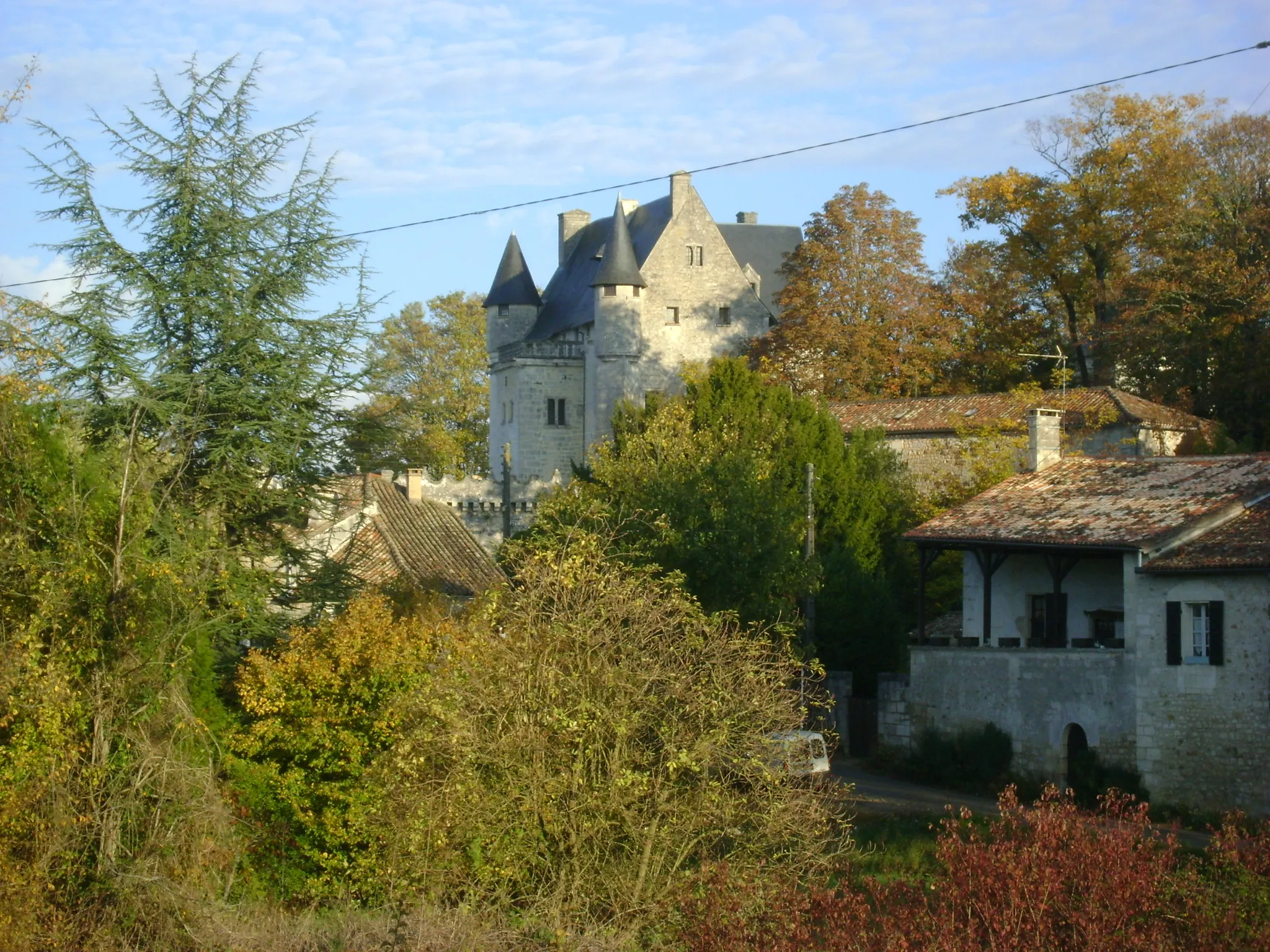 Photo showing: This building is inscrit au titre des monuments historiques de la France. It is indexed in the base Mérimée, a database of architectural heritage maintained by the French Ministry of Culture, under the reference PA00104549 .