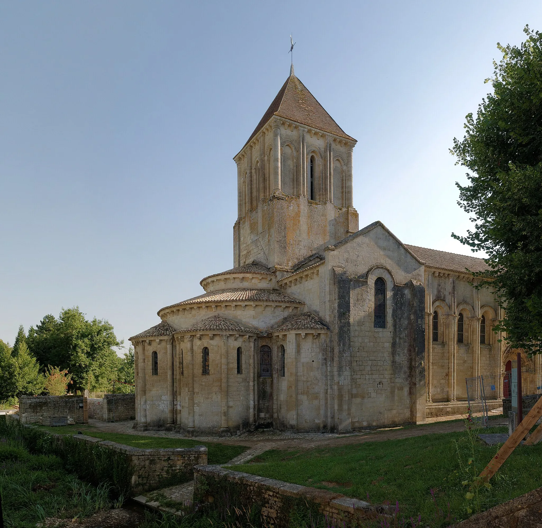 Photo showing: This building is indexed in the base Mérimée, a database of architectural heritage maintained by the French Ministry of Culture, under the reference PA00101264 .