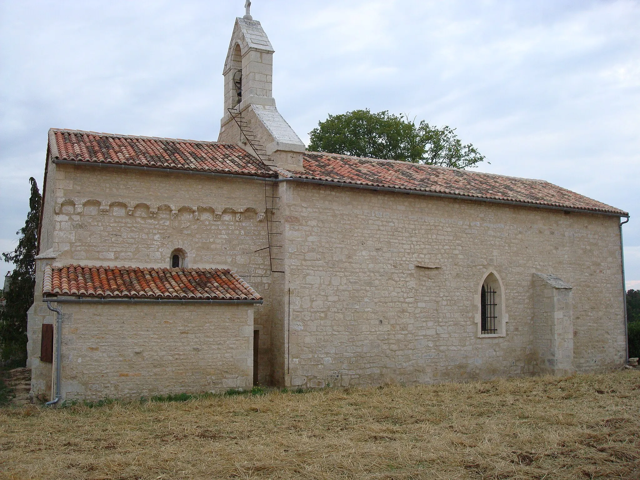 Photo showing: église de la forêt de tessé rénovée.