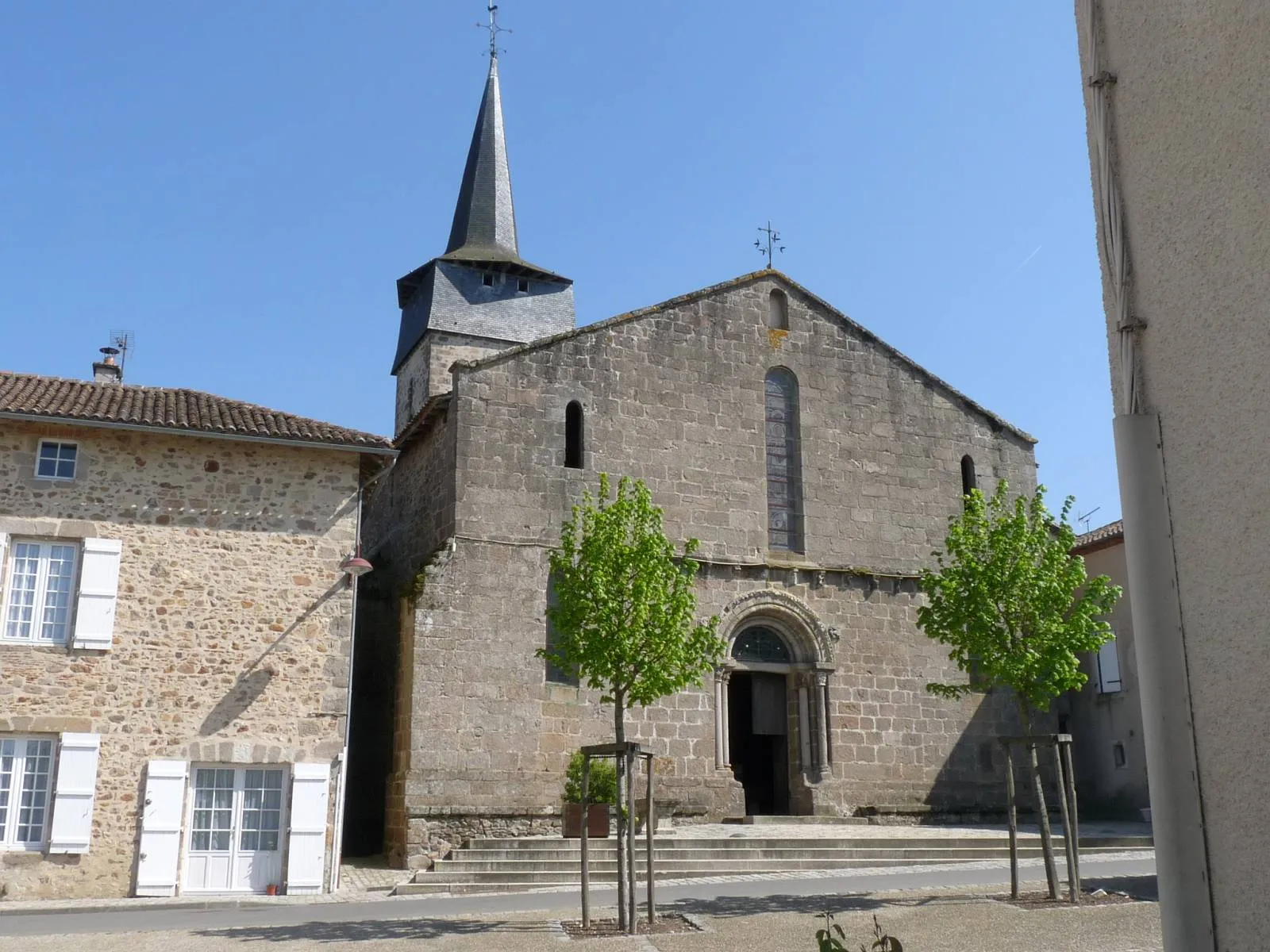 Photo showing: Eglise de Saint-Maurice-des-Lions, Charente, France