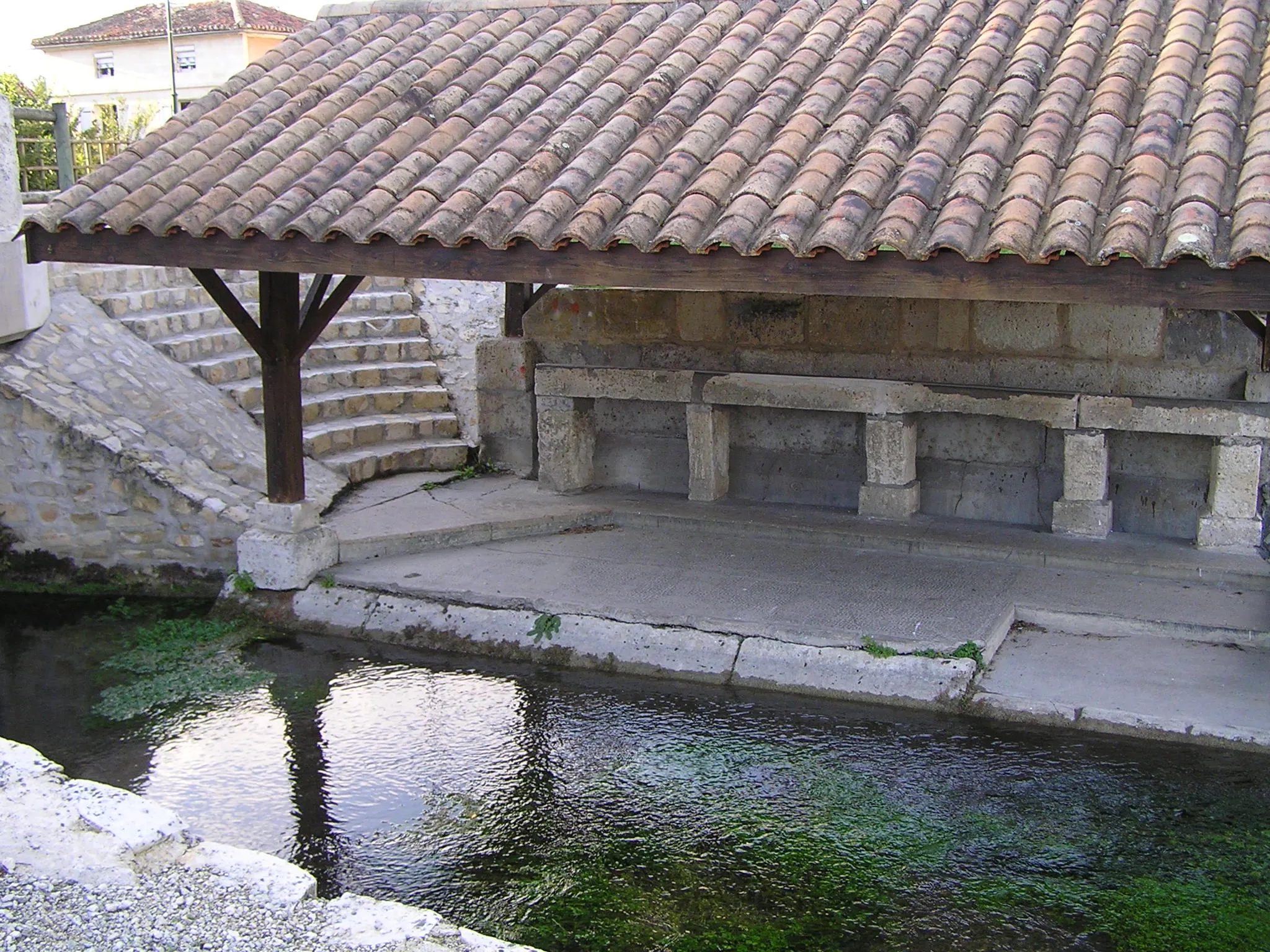 Photo showing: lavoir sur la Charraud à Voeuil-et-Giget