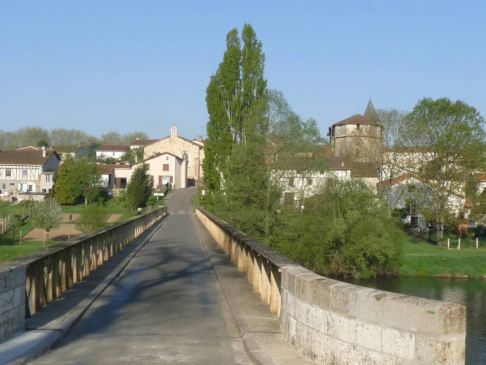 Photo showing: Le pont d'Ansac-sur-Vienne, Charente, France