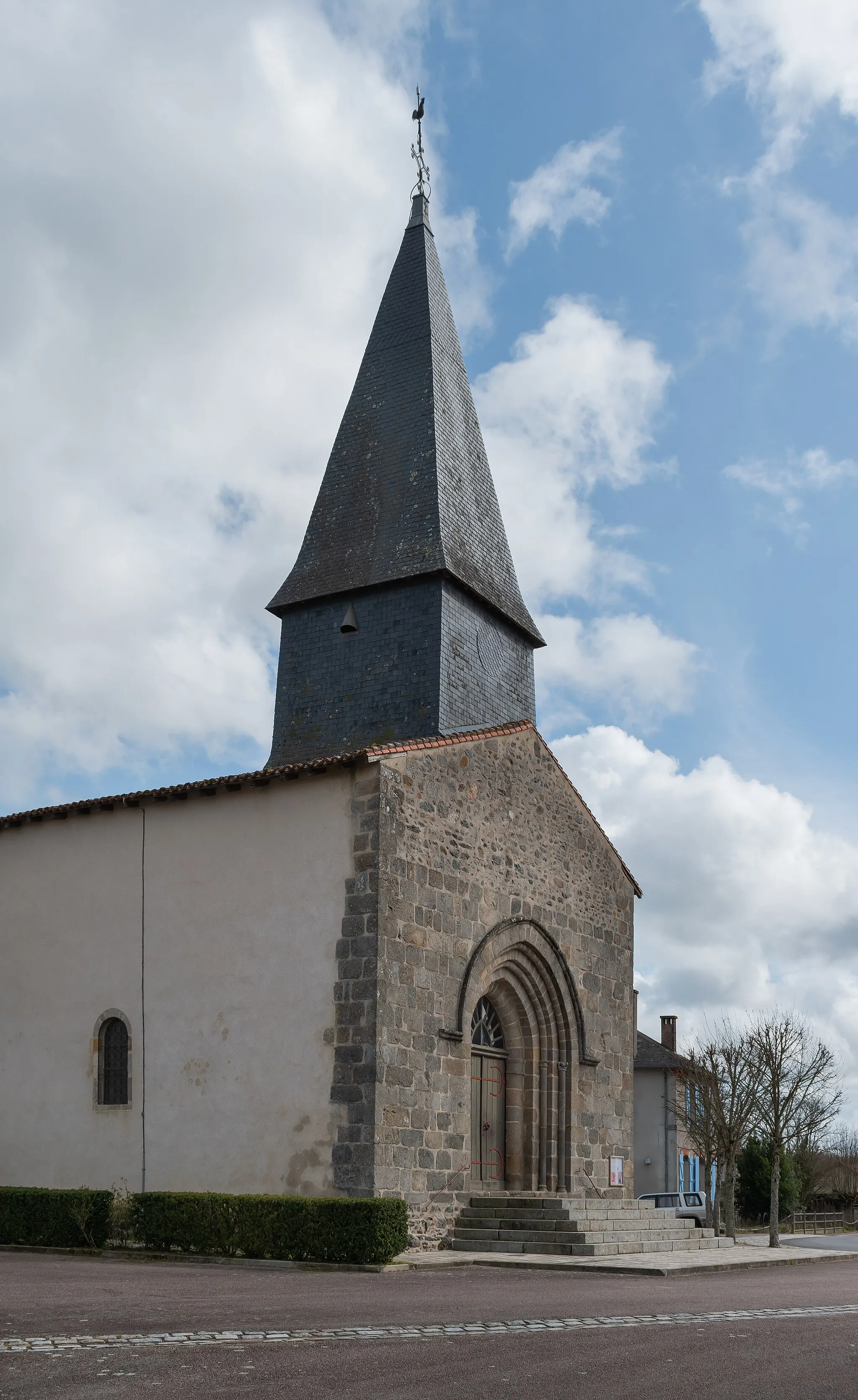 Photo showing: Saints Peter and Paul church in Saint-Barbant, Haute-Vienne, France