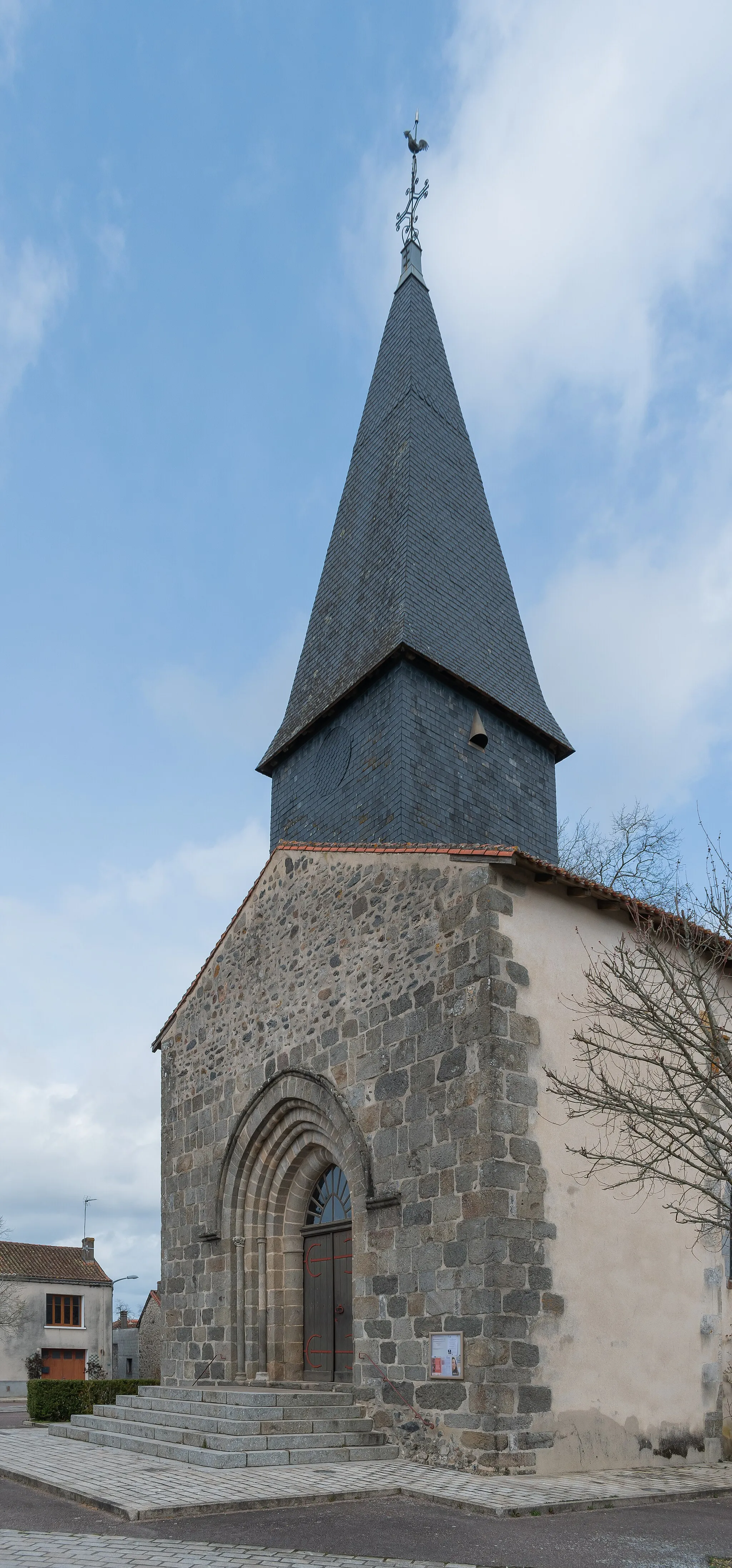 Photo showing: Saints Peter and Paul church in Saint-Barbant, Haute-Vienne, France