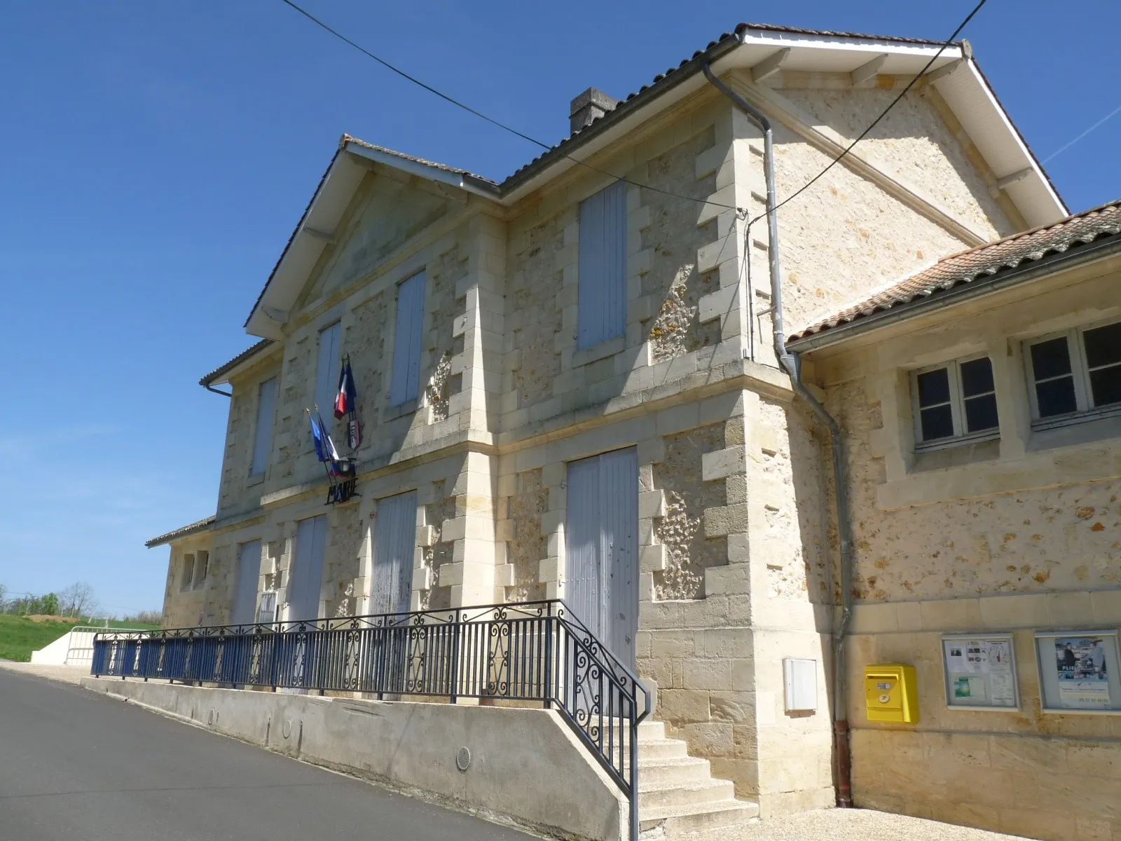Photo showing: Mairie de Chamadelle, Gironde, France