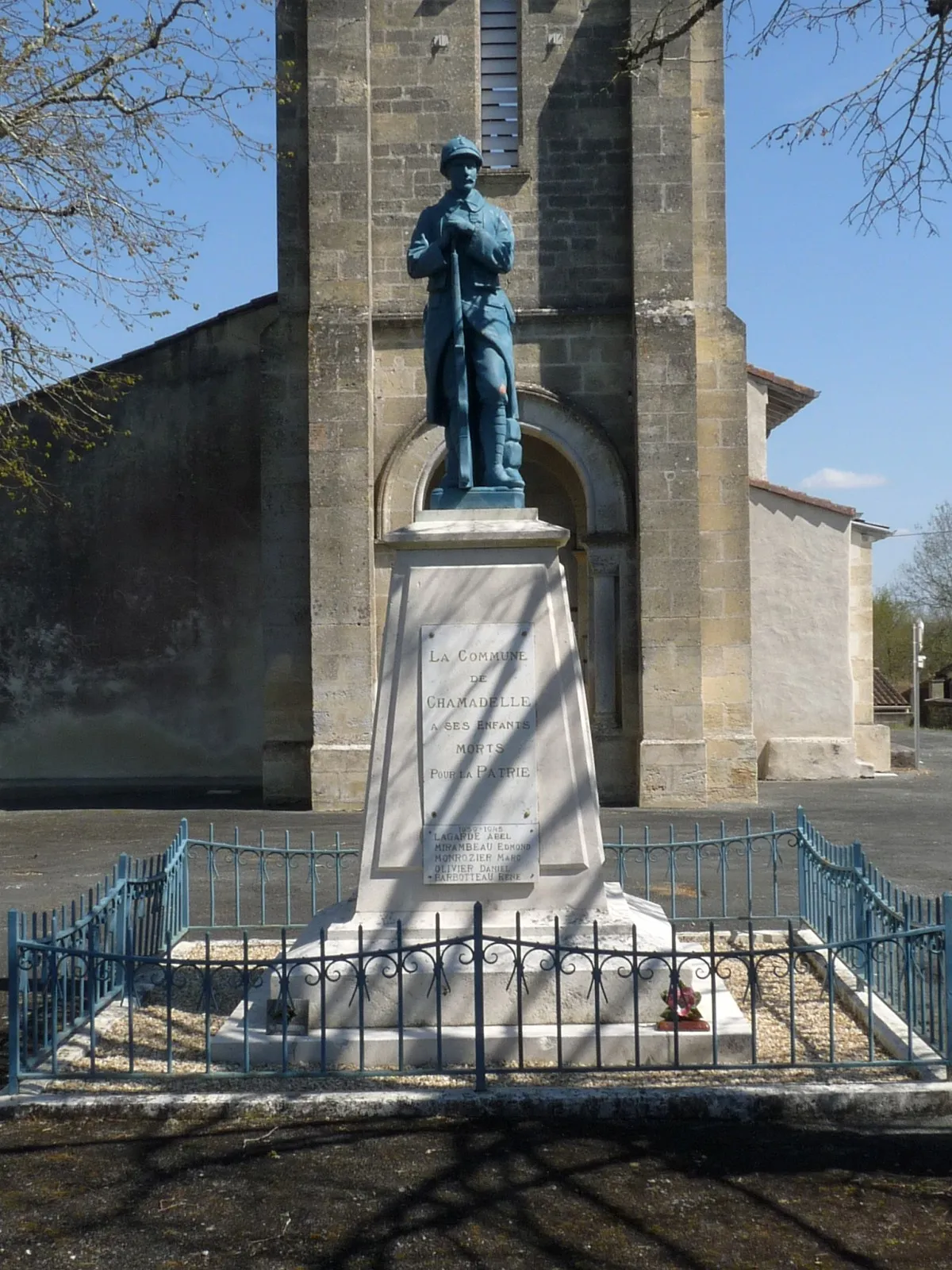 Photo showing: Monument aux morts, Chamadelle, Gironde, France