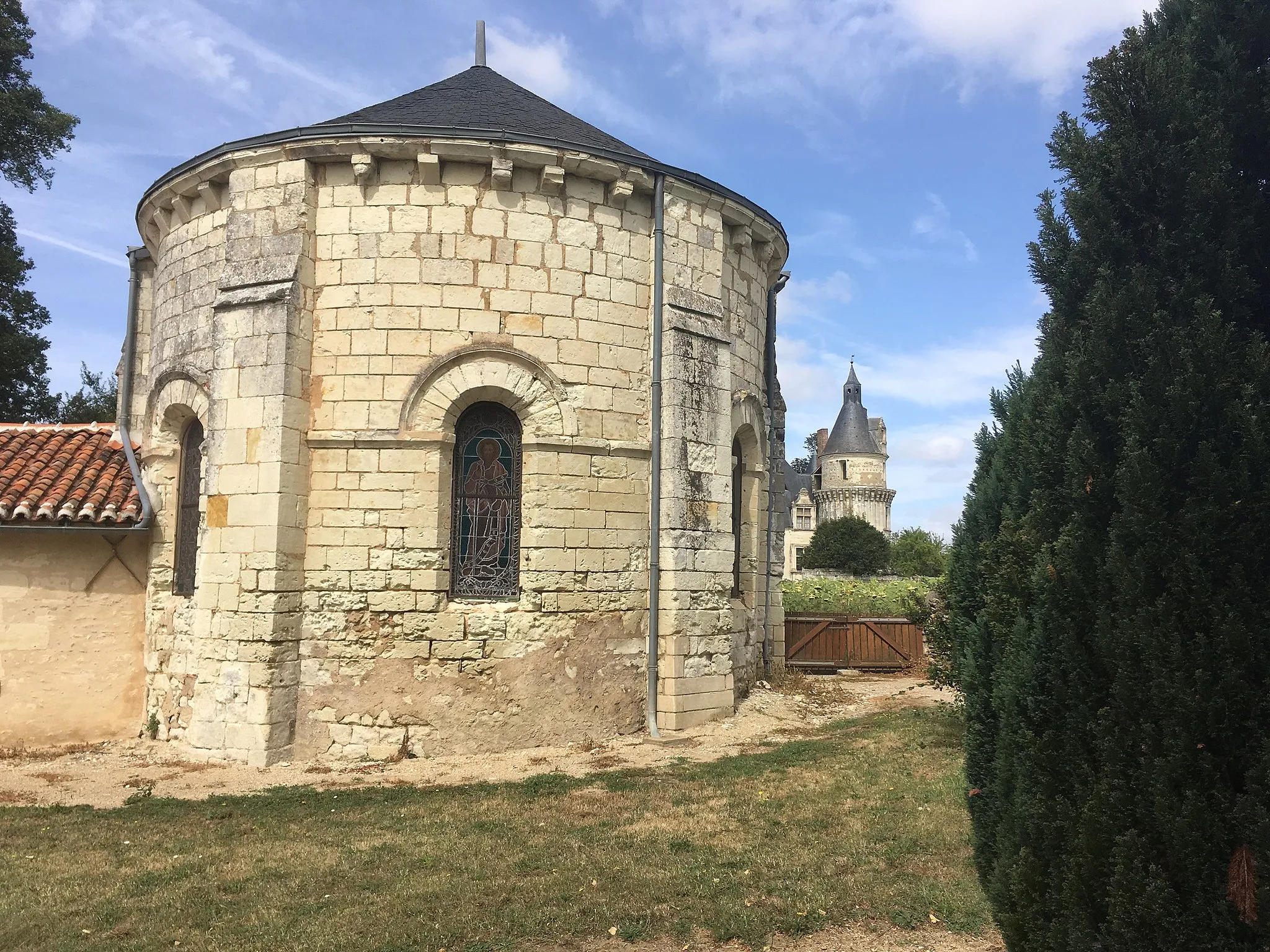 Photo showing: Apse of the Saint-Paul de Coussay church