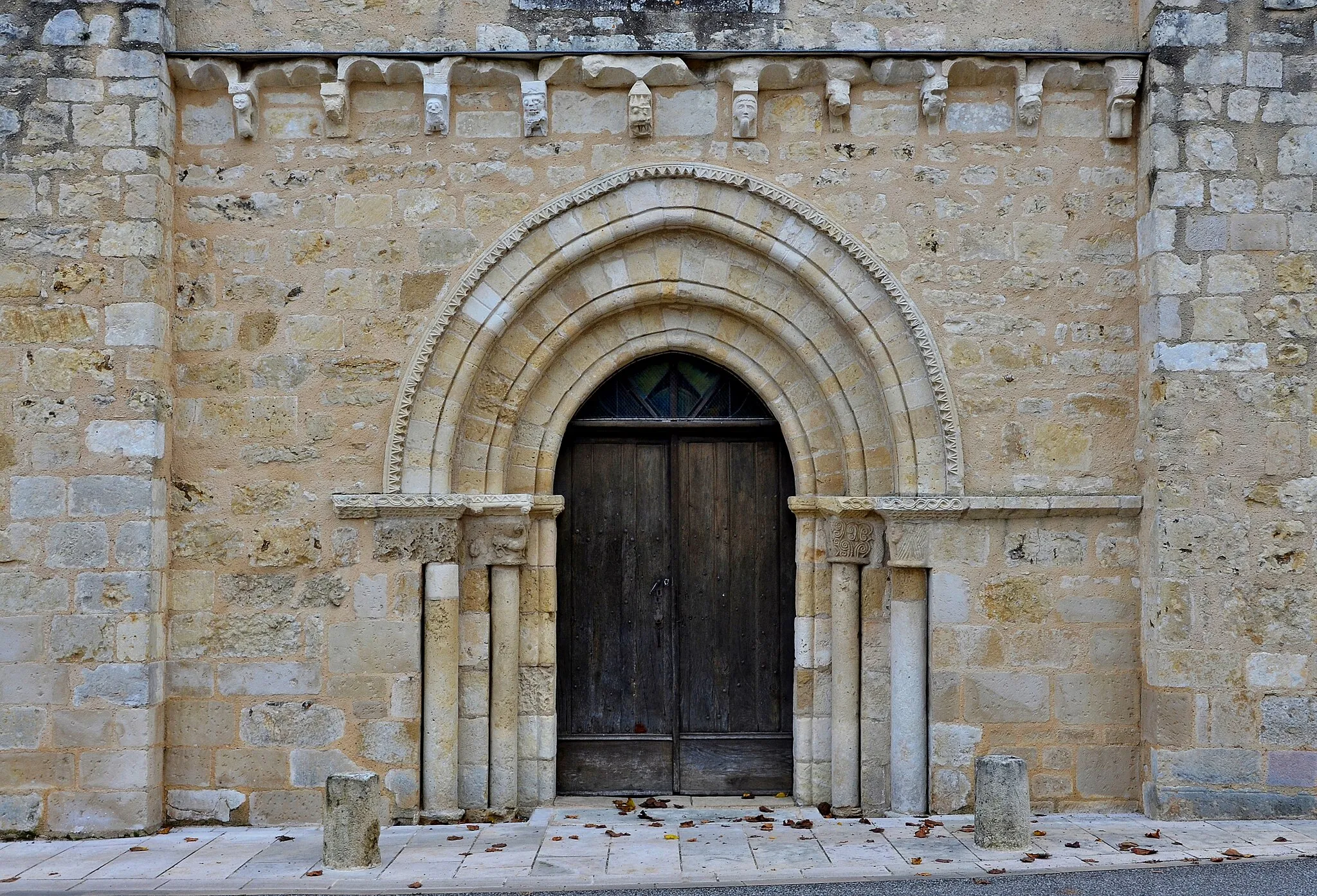 Photo showing: This building is inscrit au titre des monuments historiques de la France. It is indexed in the base Mérimée, a database of architectural heritage maintained by the French Ministry of Culture, under the reference PA00105734 .