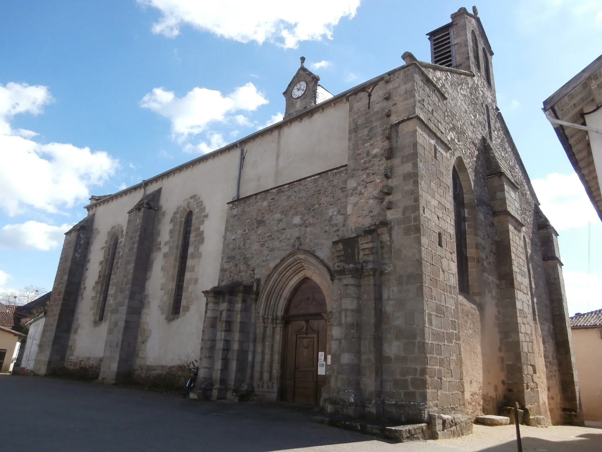 Photo showing: Église de Saint-Victurnien