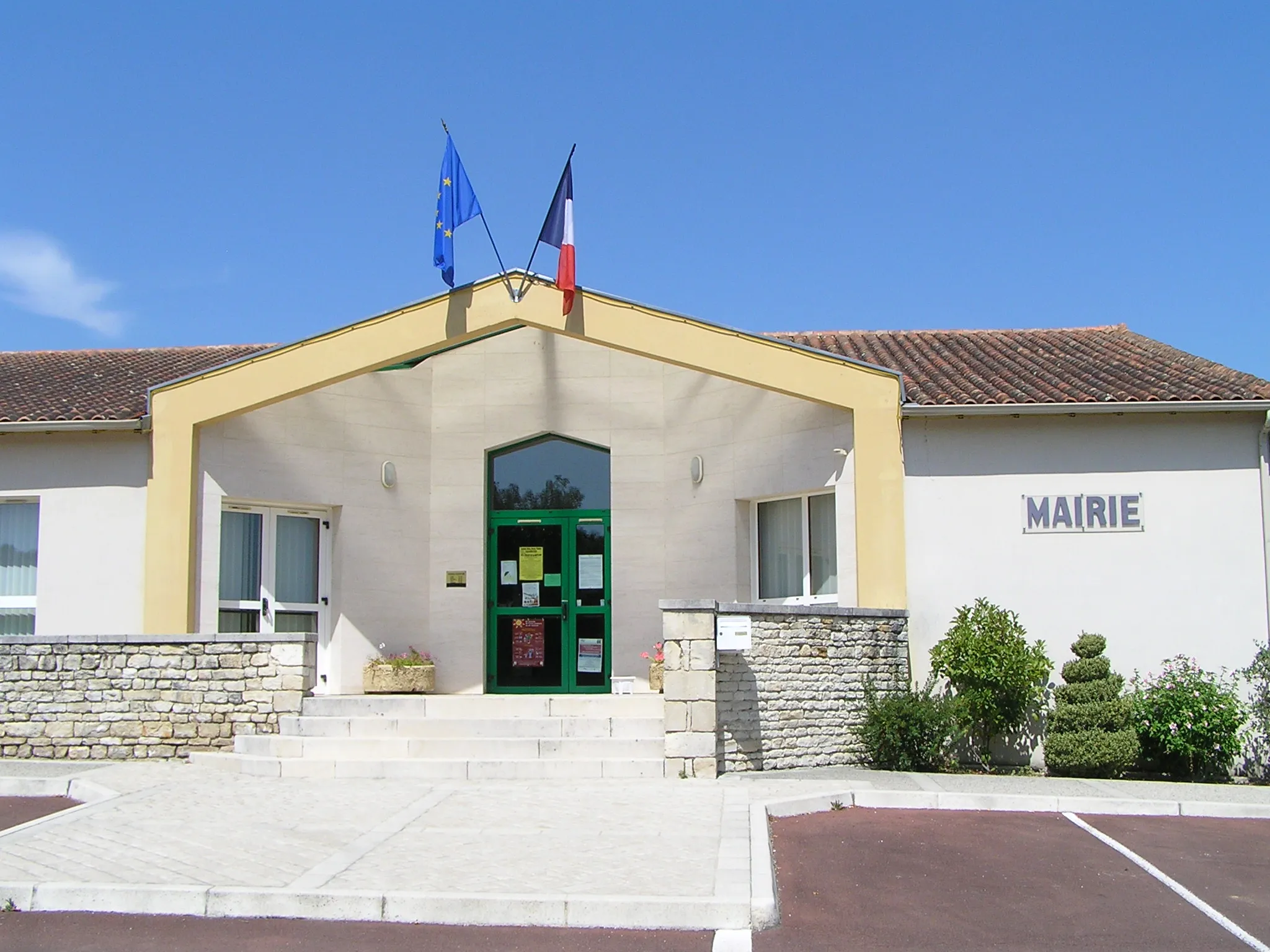 Photo showing: mairie d'Asnières-sur-Nouère