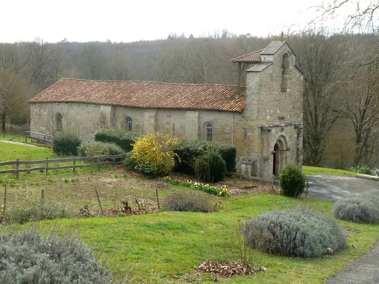 Photo showing: église de St-Adjutory, Charente, France