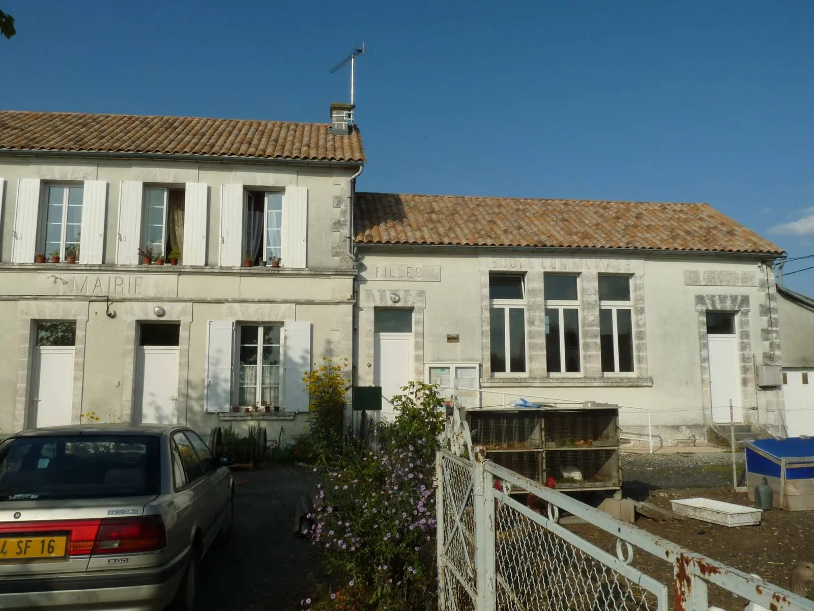 Photo showing: town hall of Angeduc, Charente, SW France