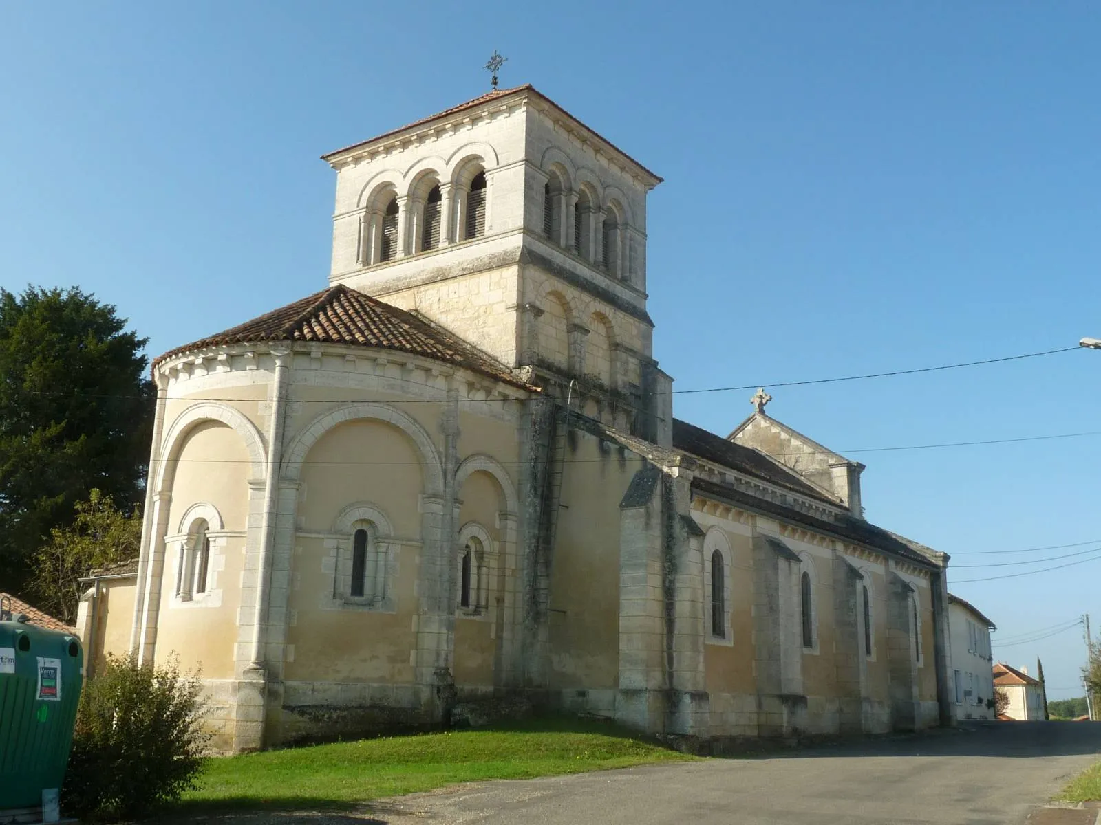Photo showing: église de Bazac (16), France