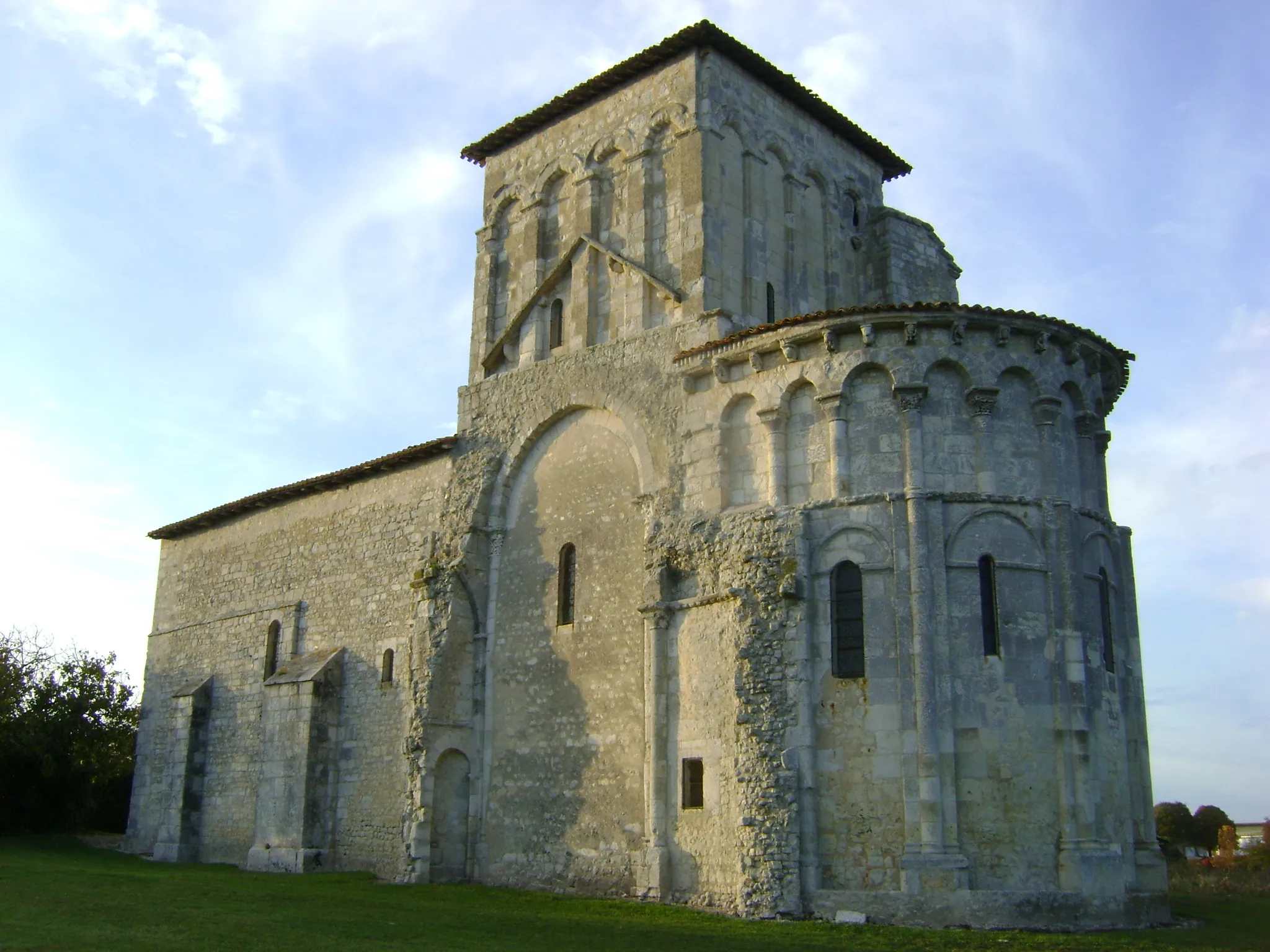 Photo showing: This building is indexed in the base Mérimée, a database of architectural heritage maintained by the French Ministry of Culture, under the reference PA00104488 .