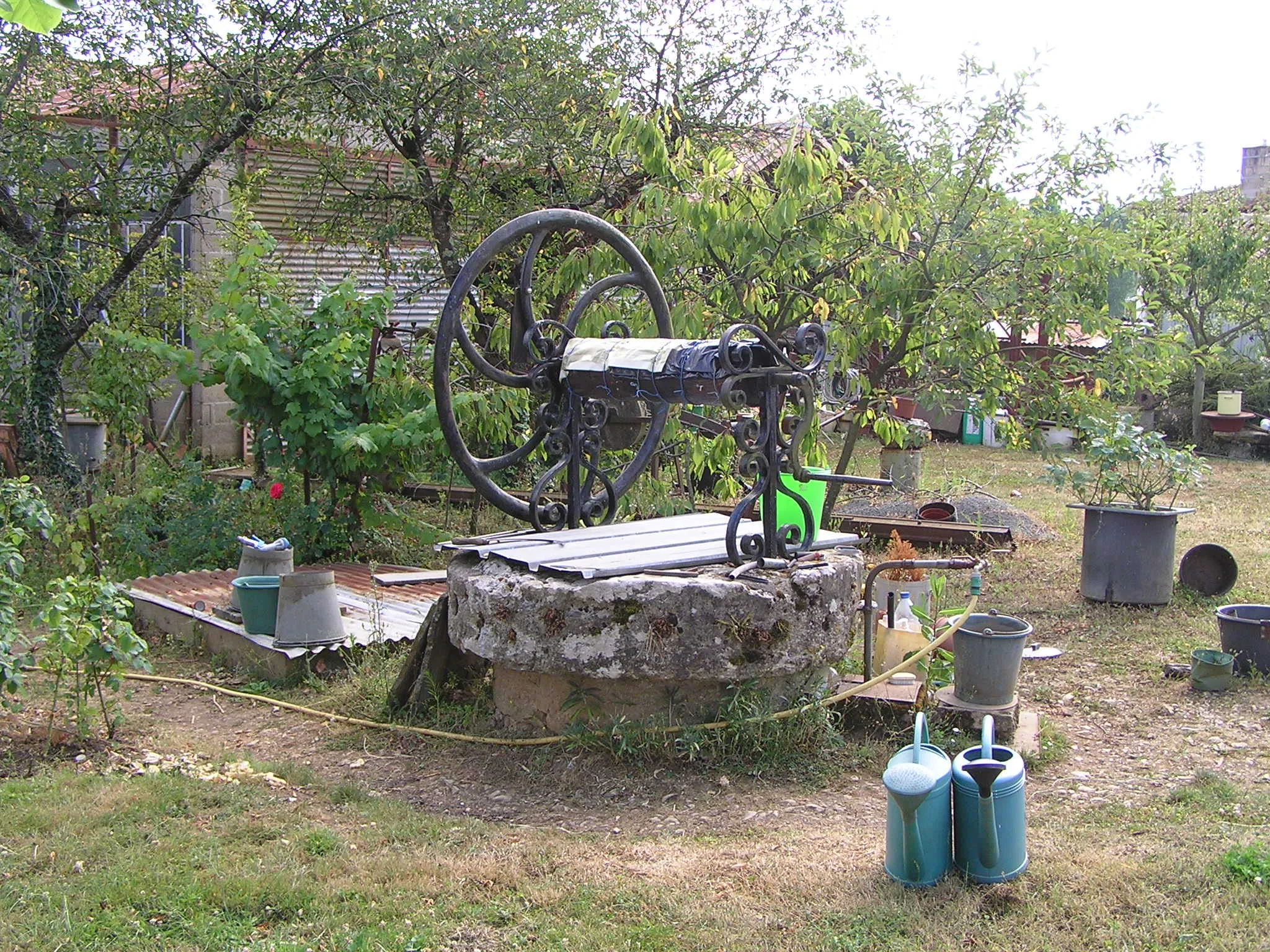 Photo showing: puits à Saint-Martin-du-Clocher