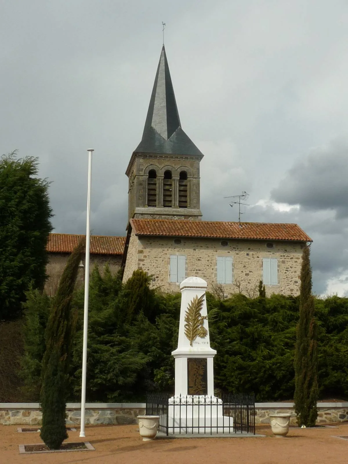 Photo showing: church and war memorial