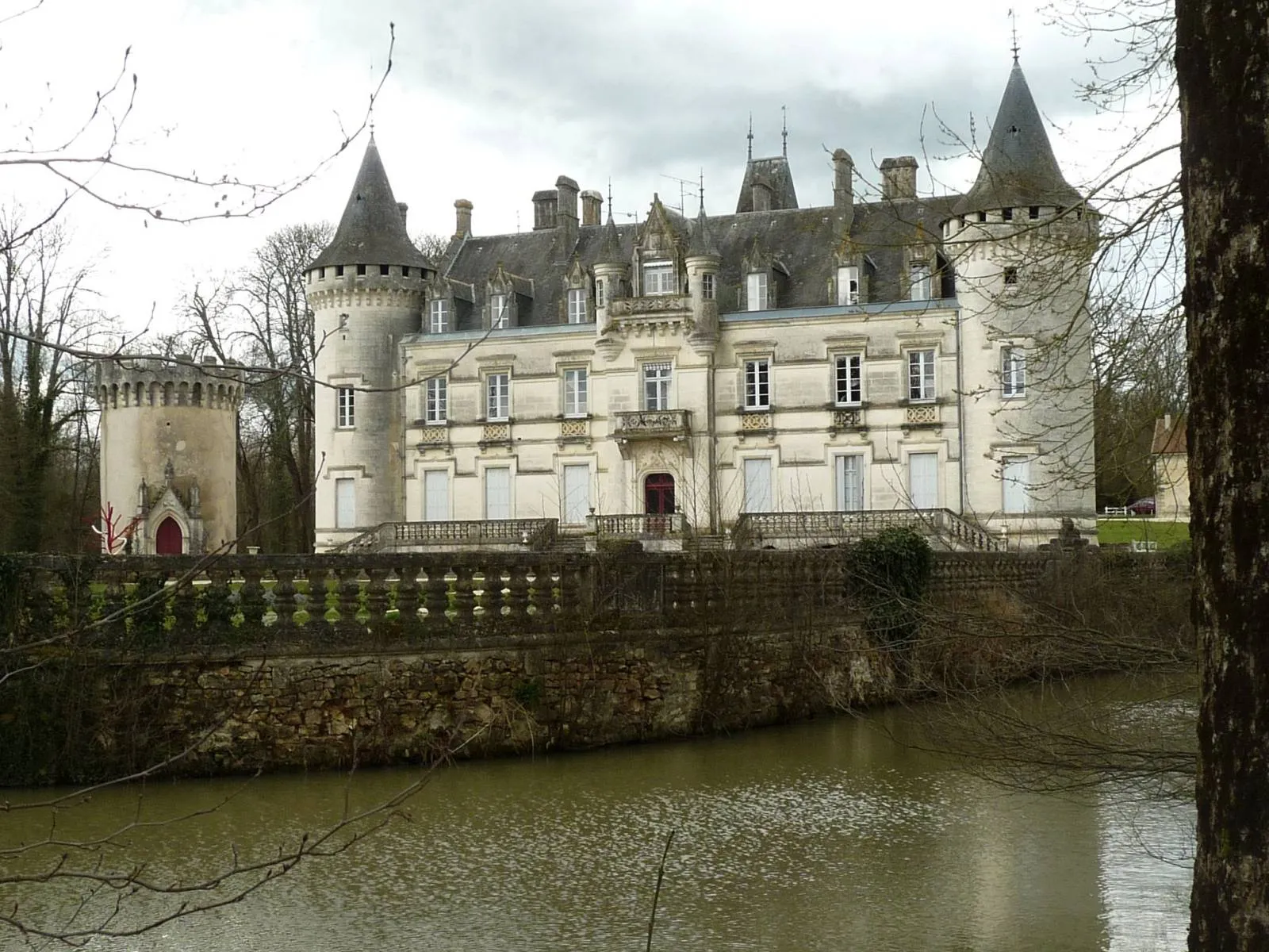 Photo showing: château de Nieuil, Charente, France